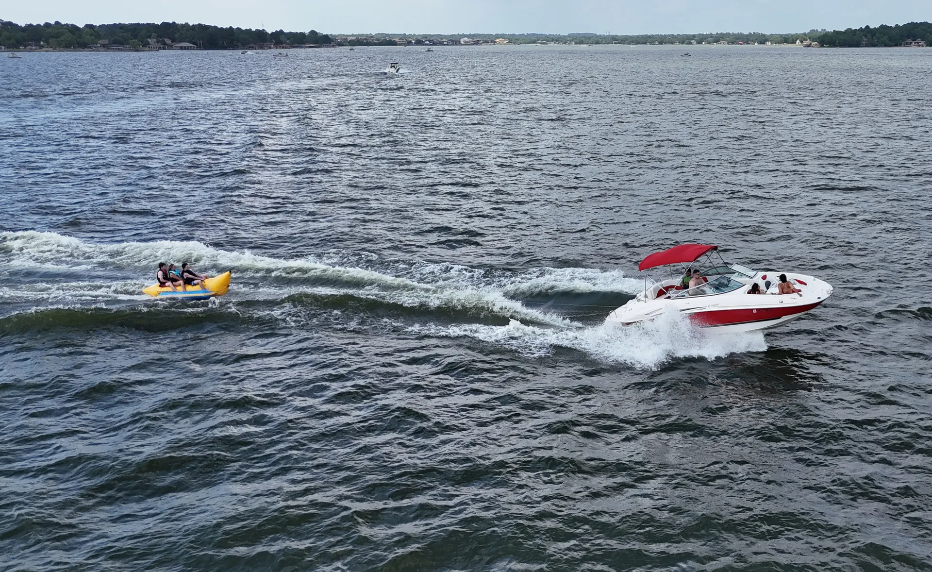 Sleek Monterey Boat – Perfect for Cruising and Water Sports