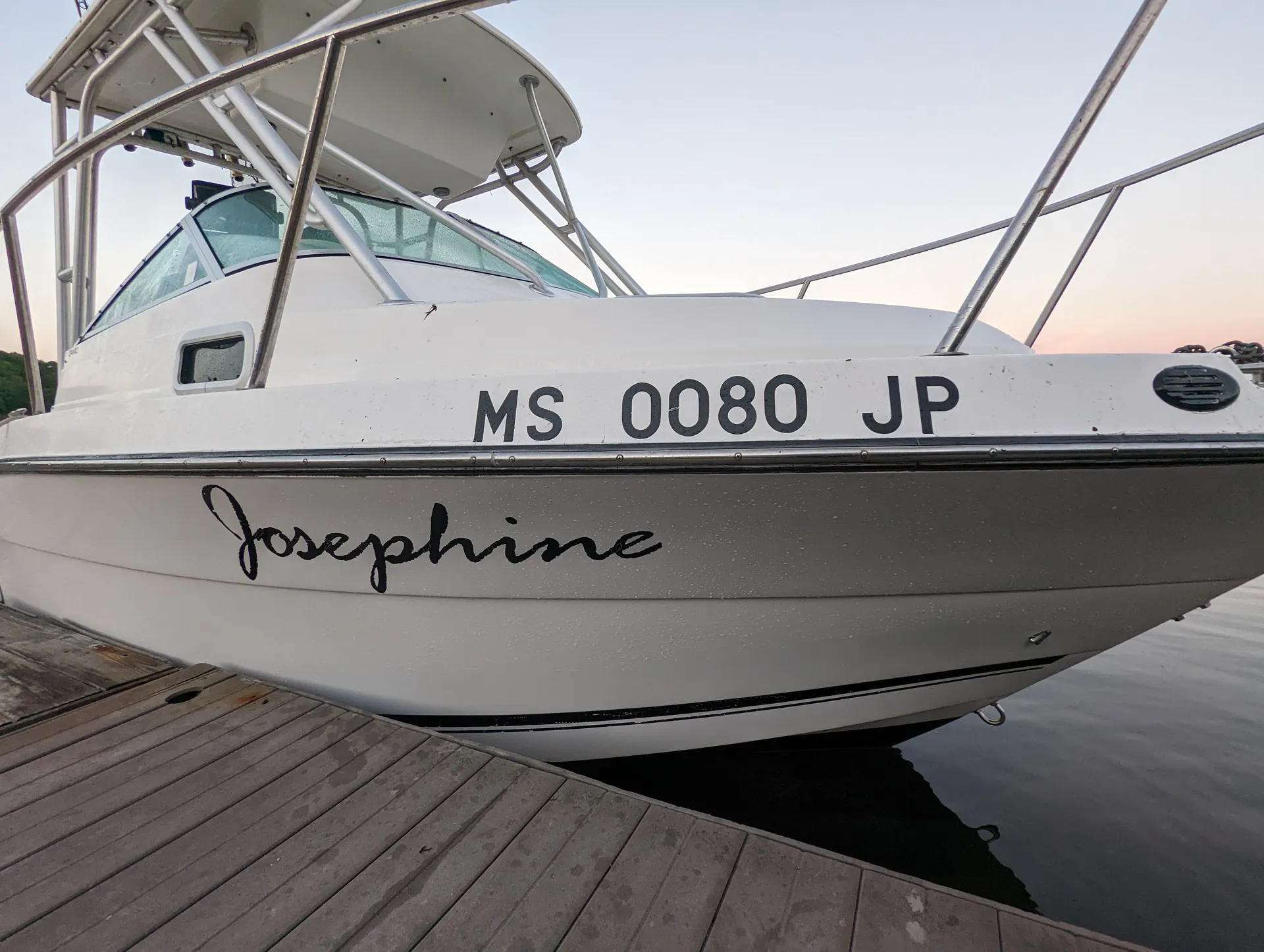 The Perfect All-Purpose Boat for families & friends (6 people MAX)