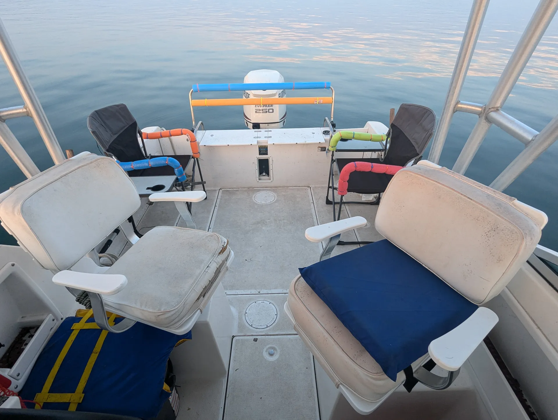 The Perfect All-Purpose Boat for families & friends (6 people MAX)