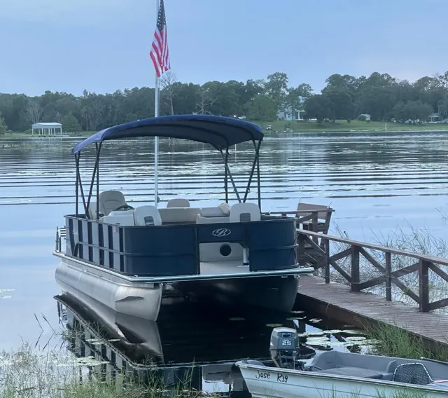 Rent a ENCORE BENTLEY pontoon in Deltona, FL near me