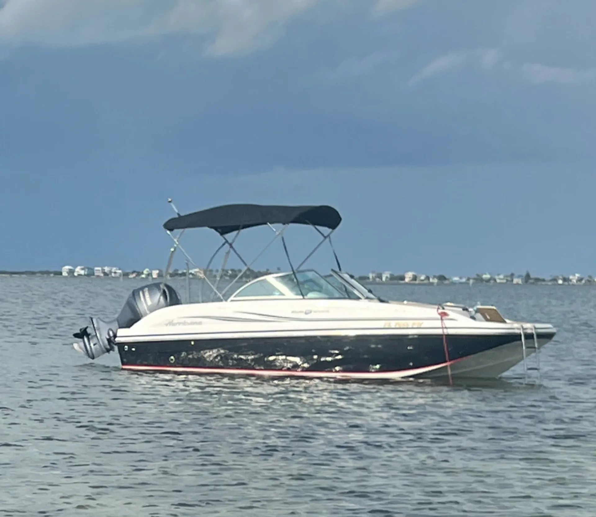 Fun Spacious Deck Boat Seats up to 10 Guests