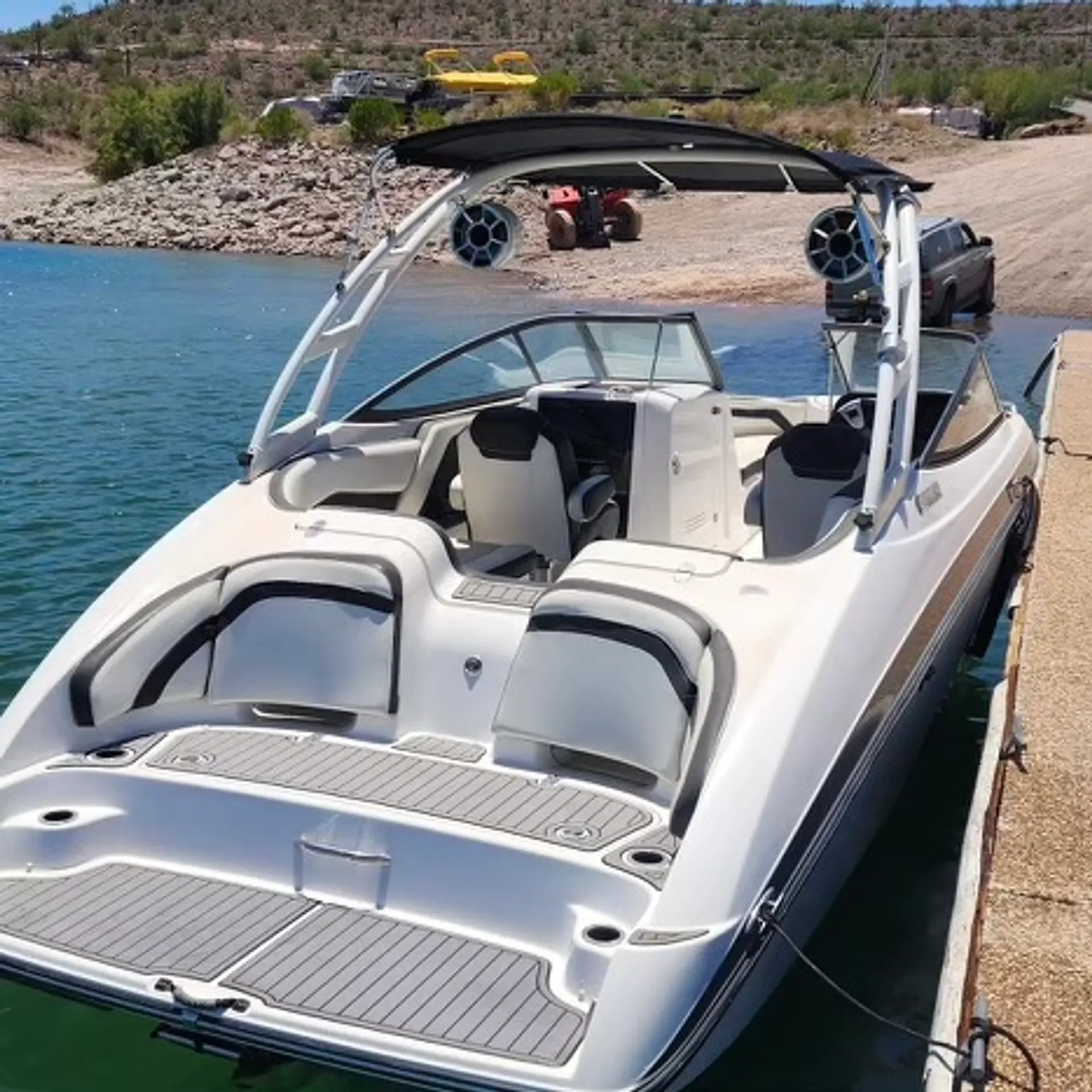Yamaha Jet Boat - 12 Passengers 