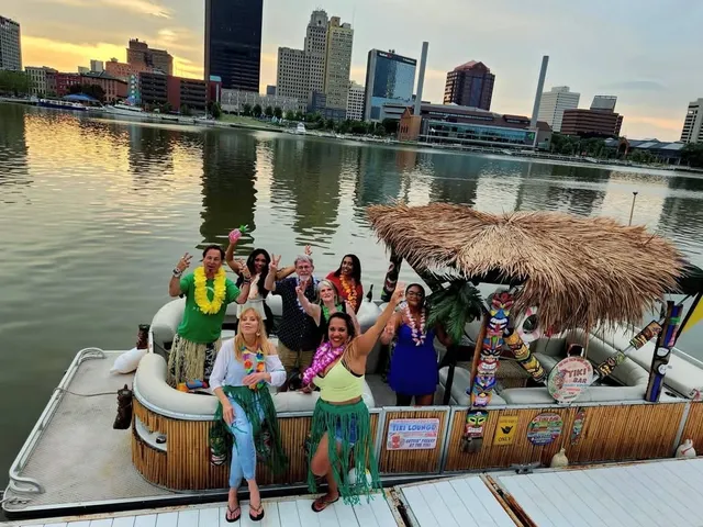 Rent a CREST PONTOONS pontoon in Toledo, OH near me