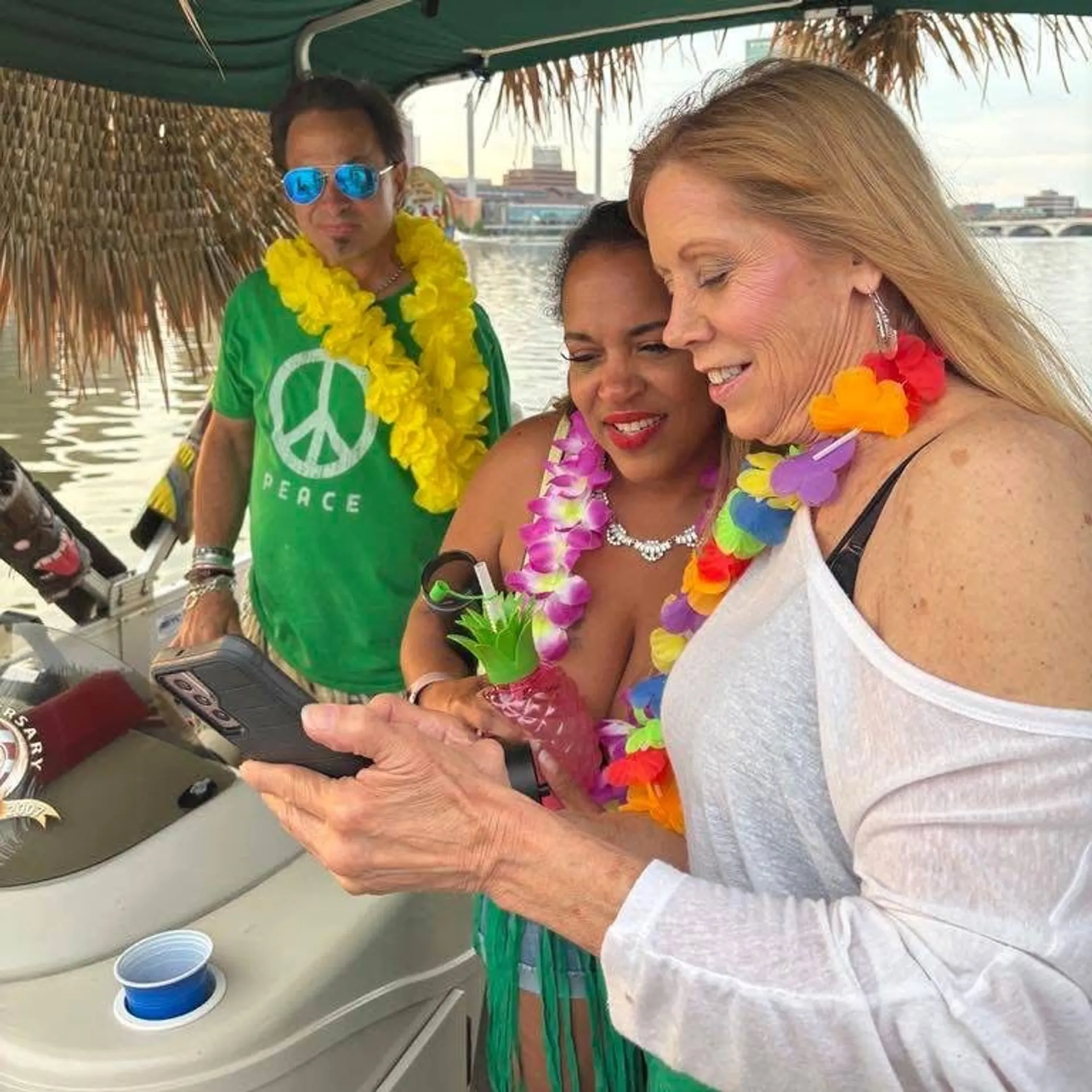 TIKI BOAT TOLEDO! ENJOY A CAPTAIN DRIVING YOU ON THE MAUMEE RIVER