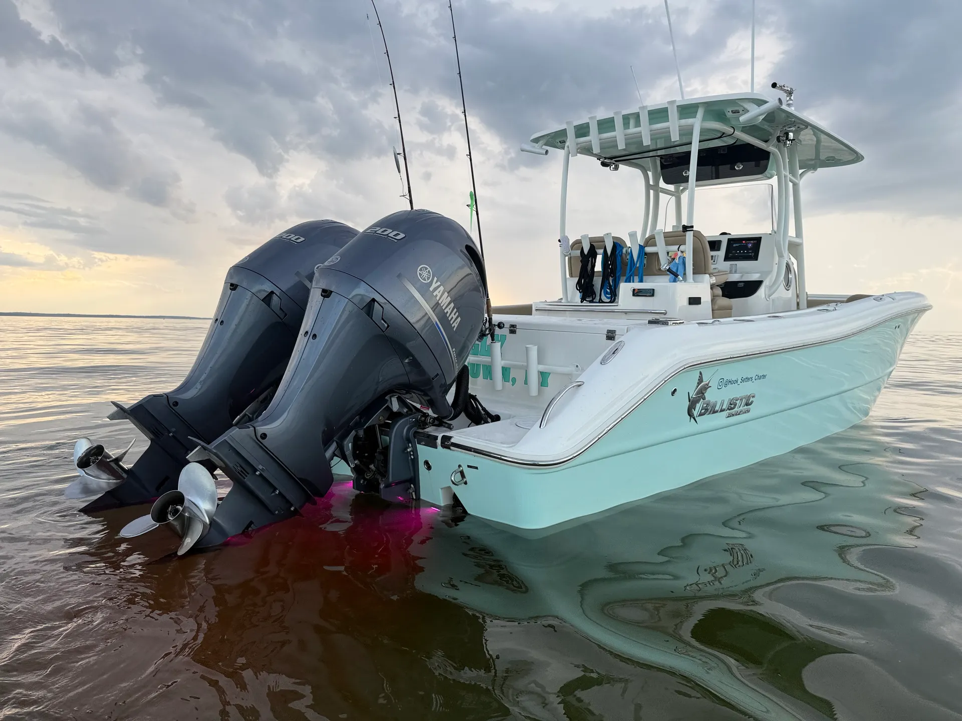Center Console 261 Billistic - Relax, sandbar, tube, fish, ash spread 