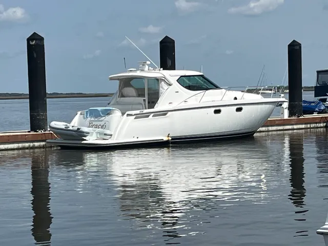 Rent a TIARA YACHTS cruiser in Jacksonville, FL near me