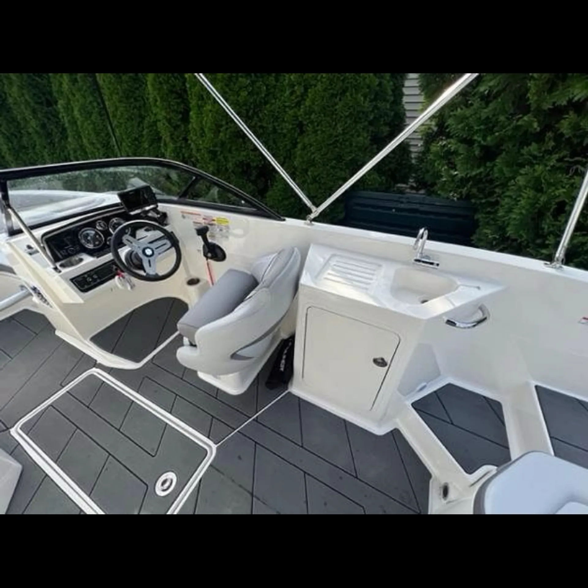 BAYLINER DX2200 in Warwick, RI — photo 7