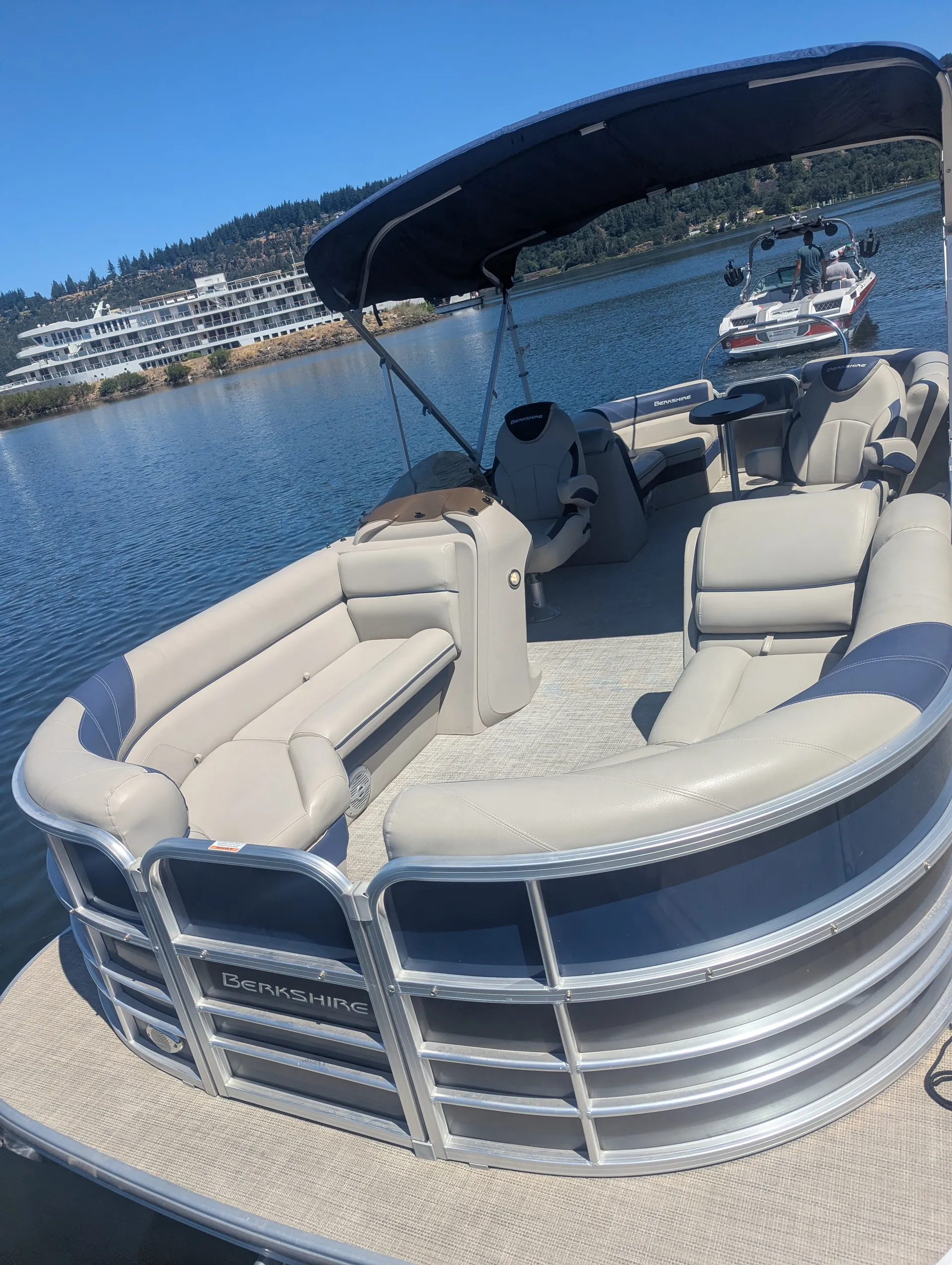 Triton(like new)- 140hp outboard