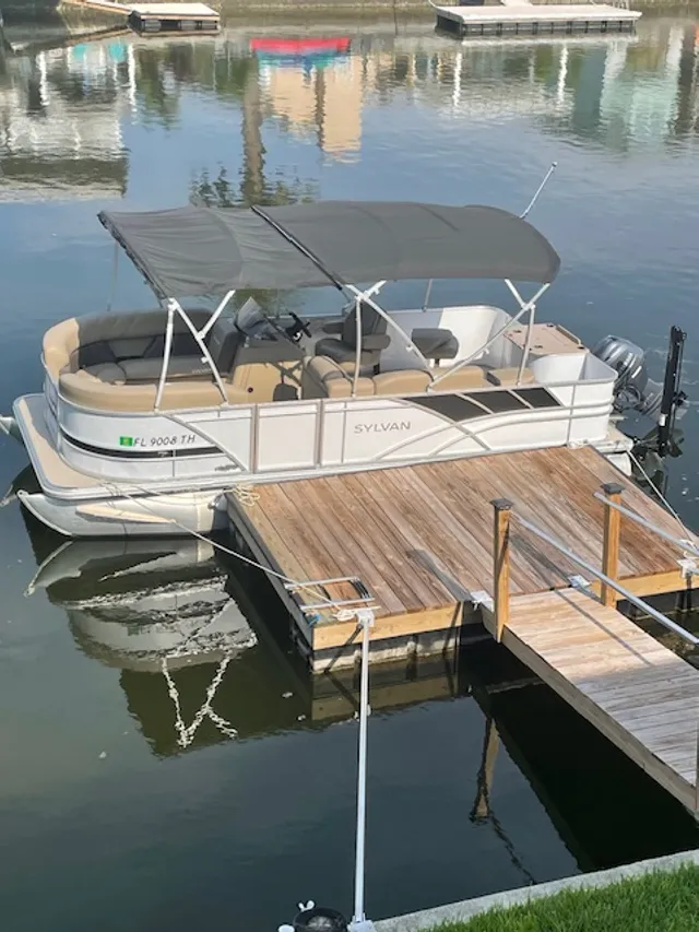 Rent a SYLVAN MARINE pontoon in Hernando Beach, FL near me