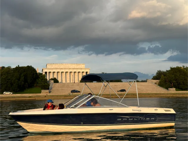 Rent a BAYLINER bow rider in Washington, DC near me