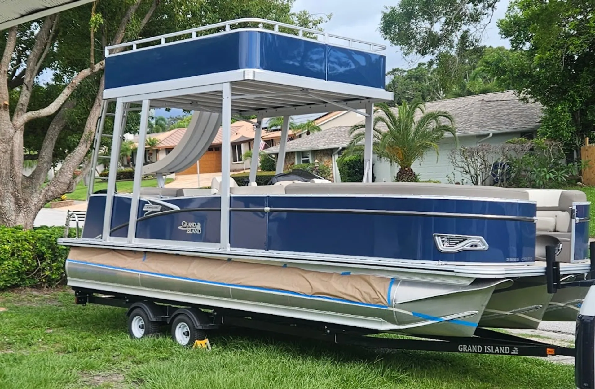 2025 Tahoe funship 25 ft upper deck  with slide 150 hp mercury