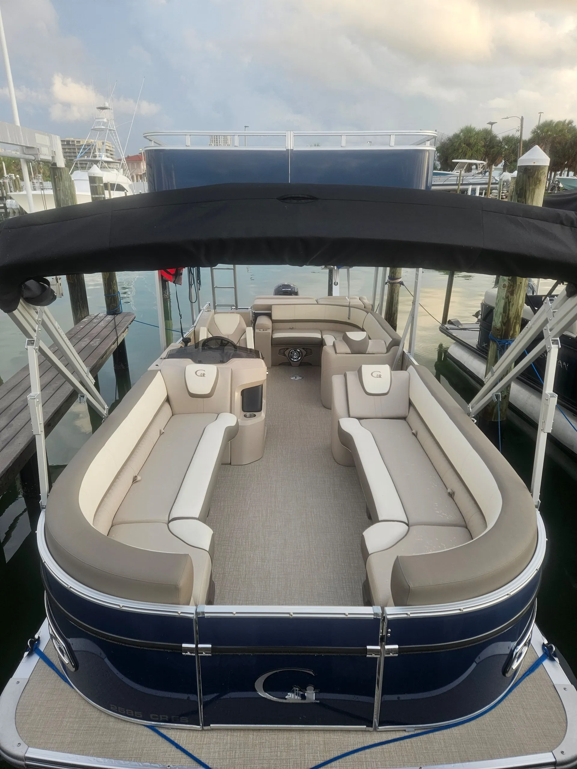 2025 Tahoe funship 25 ft upper deck  with slide 150 hp mercury