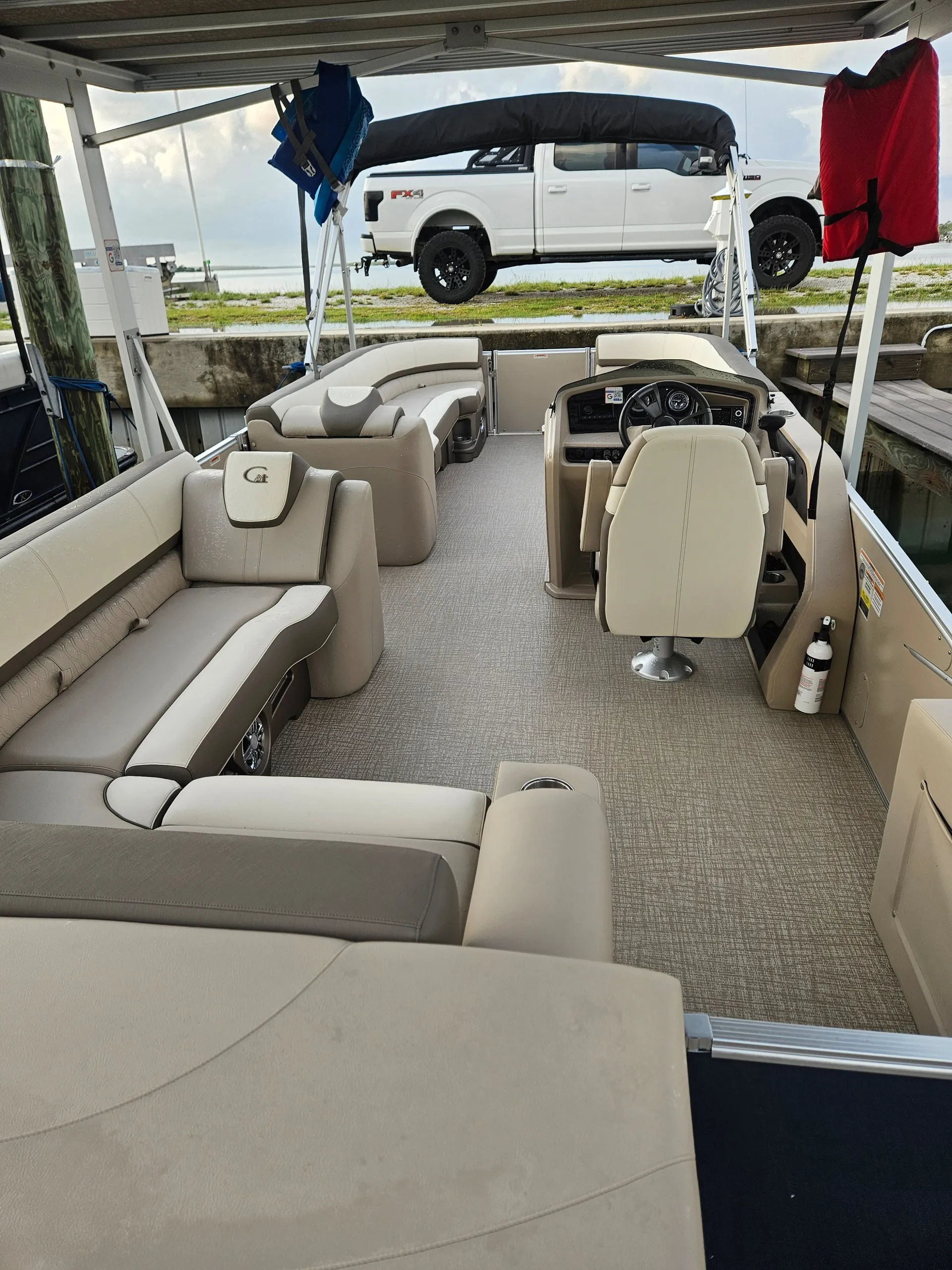 2025 Tahoe funship 25 ft upper deck  with slide 150 hp mercury