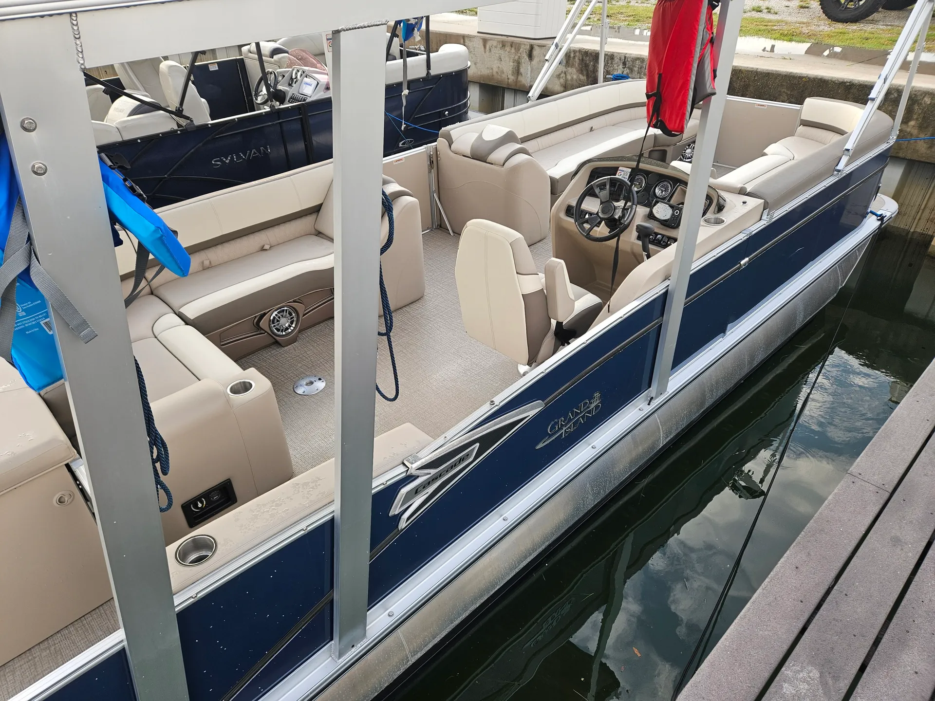 2025 Tahoe funship 25 ft upper deck  with slide 150 hp mercury