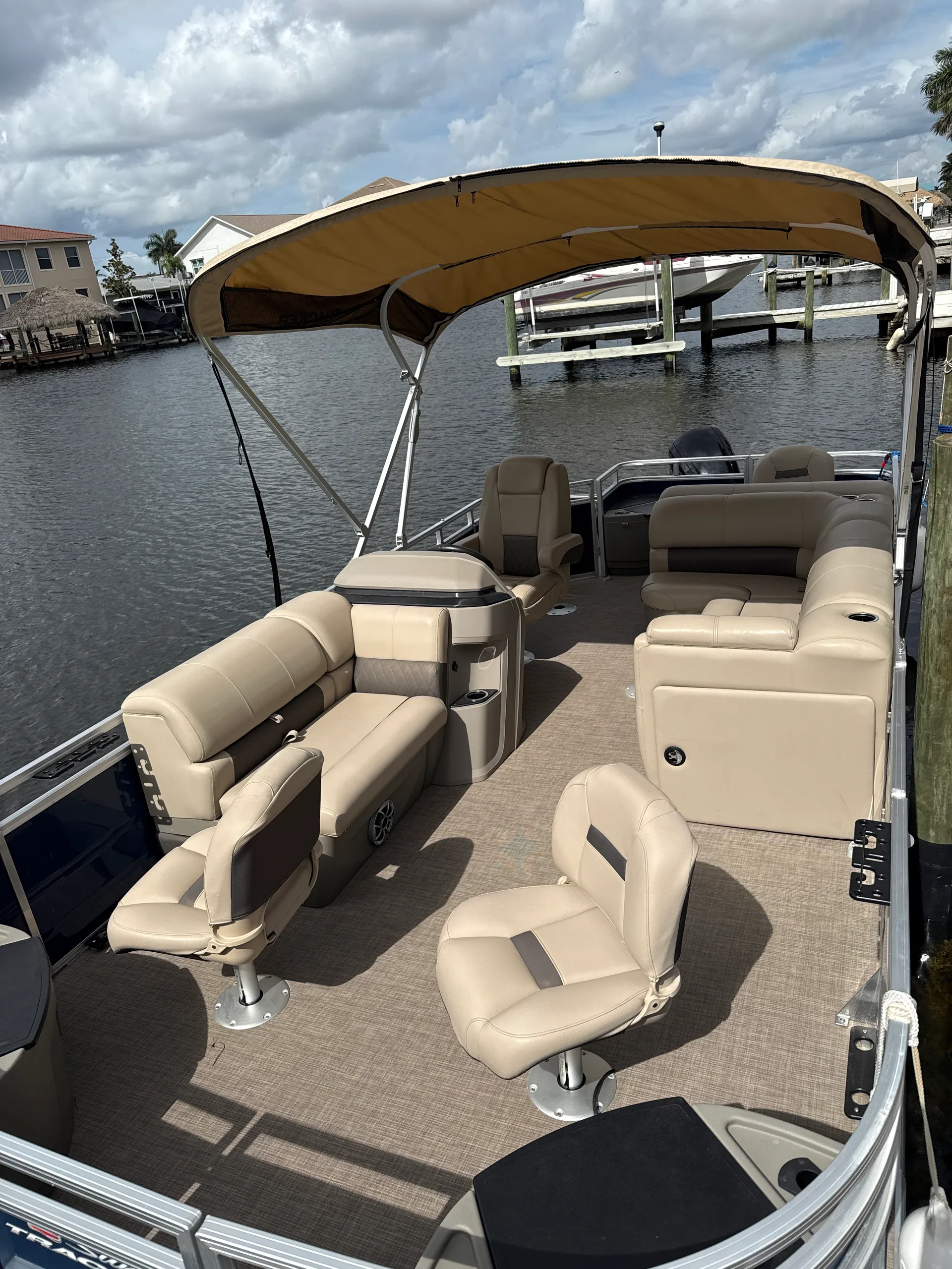 2024 Sun Tracker Fishing Barge - Rental