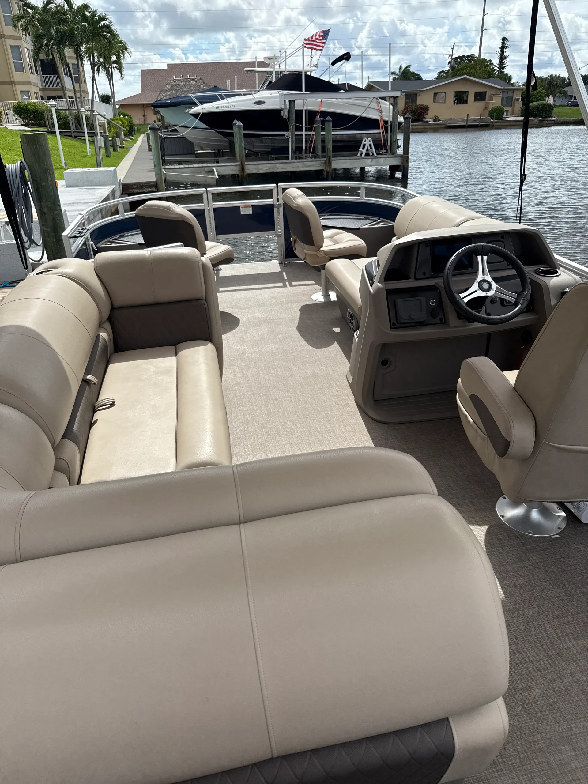 2024 Sun Tracker Fishing Barge - Rental