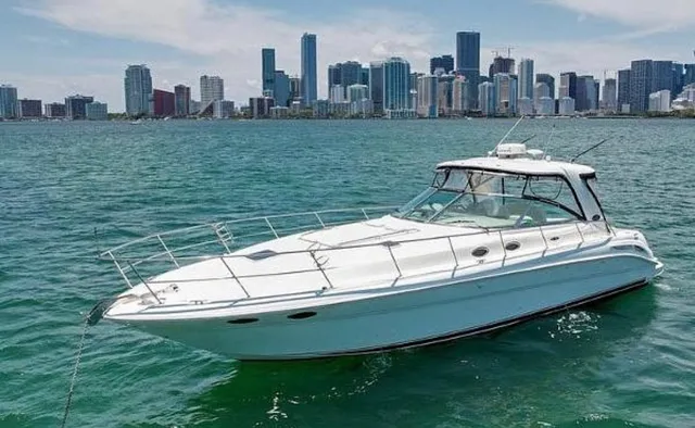 Rent a Sea Ray Boats cruiser in Fort Lauderdale, FL near me