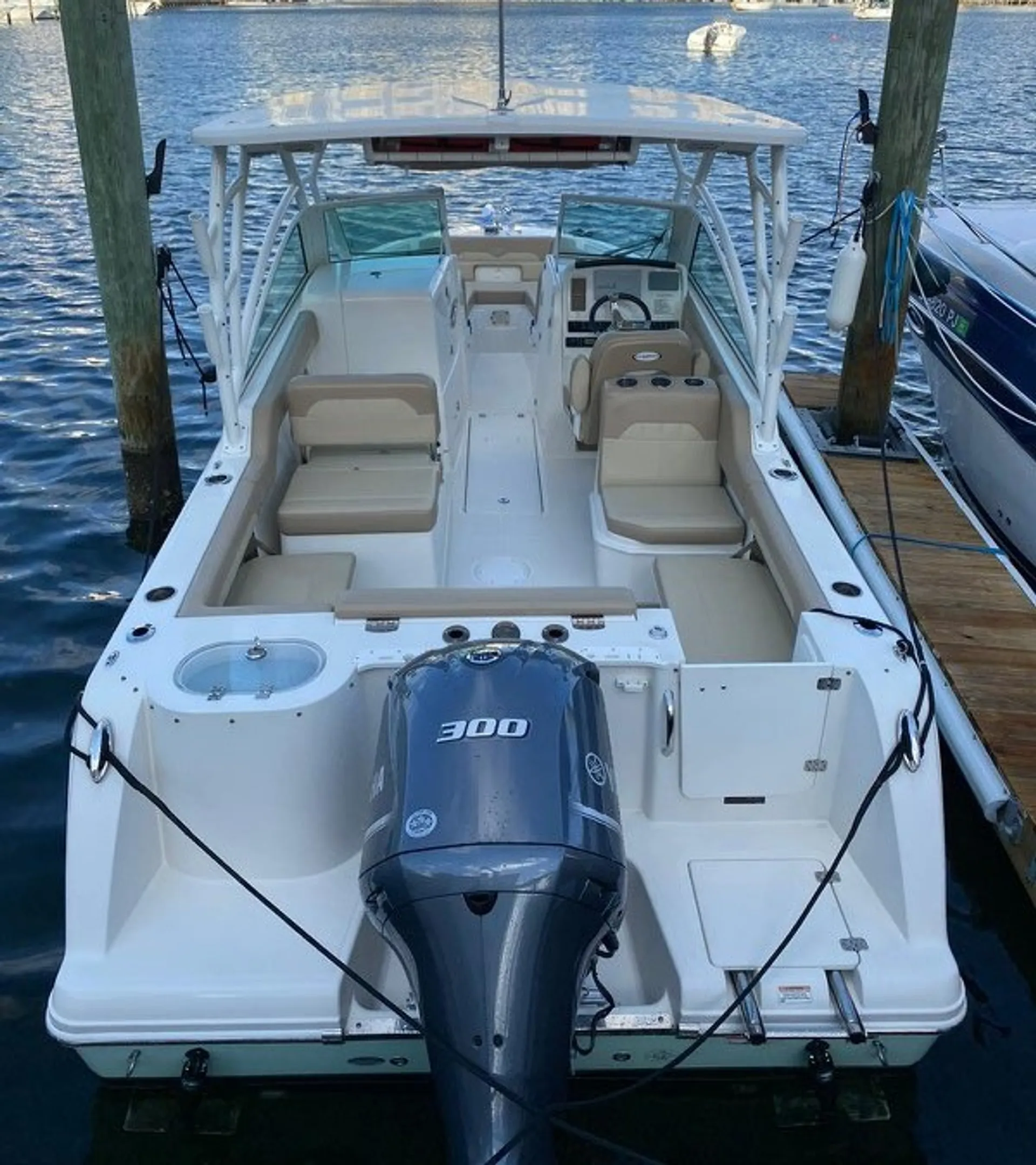 Fun and Comfortable Boat in South Florida 