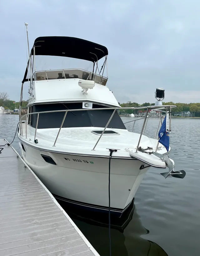 Rent a Carver Yachts motor yacht in Spring Lake, MI near me