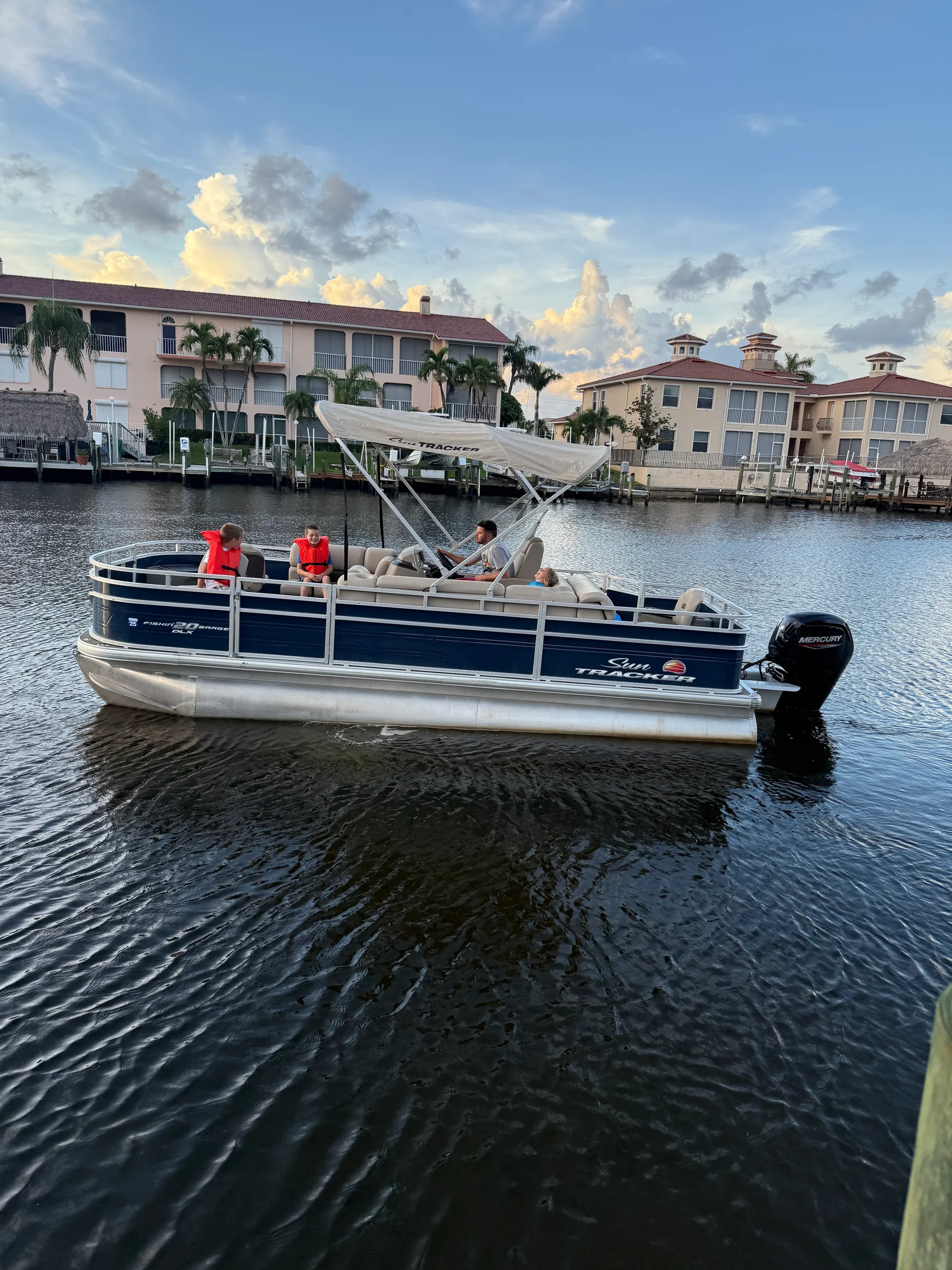 2024 Sun Tracker Fishing Barge - Rental