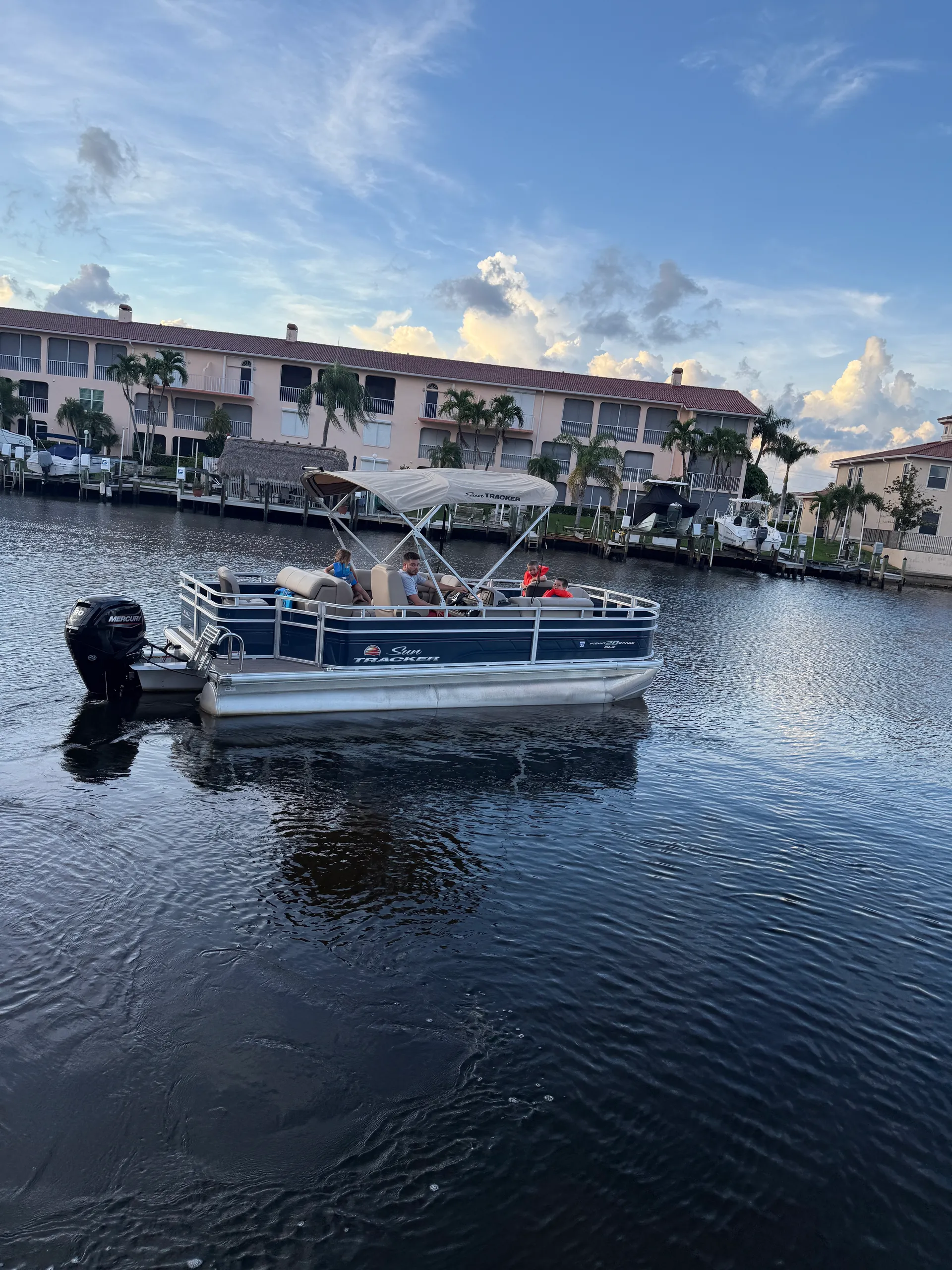2024 Sun Tracker Fishing Barge - Rental