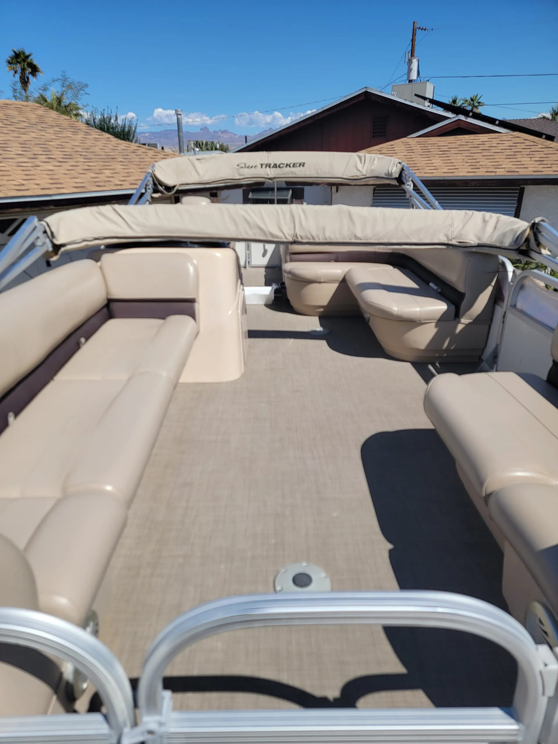 Family Fun! 22ft Sun Tracker Pontoon–115HP | Double Bimini | BBQ | 2Hr