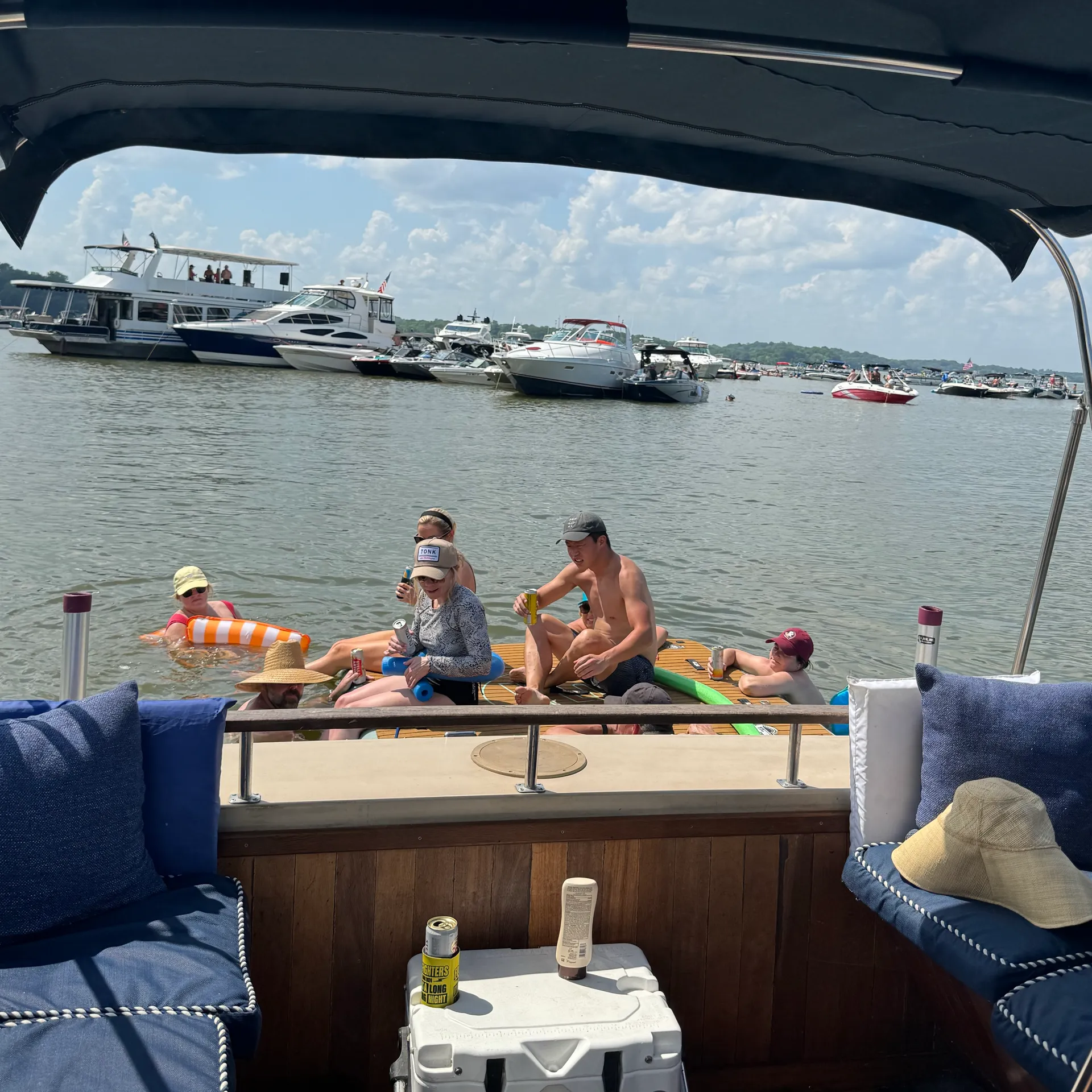 30' Sport Yacht. Come Live the Yacht Life!