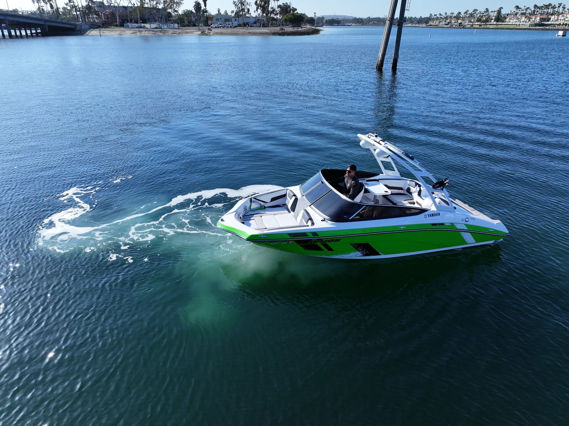 Easy-to-drive Yamaha AR195 jet boat - wake tower and Bluetooth 