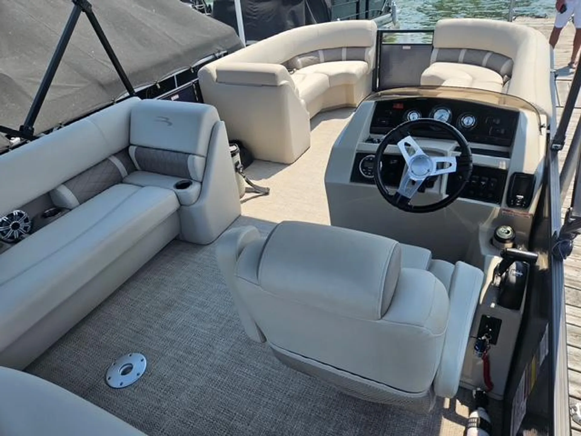 BENNINGTON MARINE 23 SSBX- SWINGBACK PREMIUM in Fenton, MI — photo 3