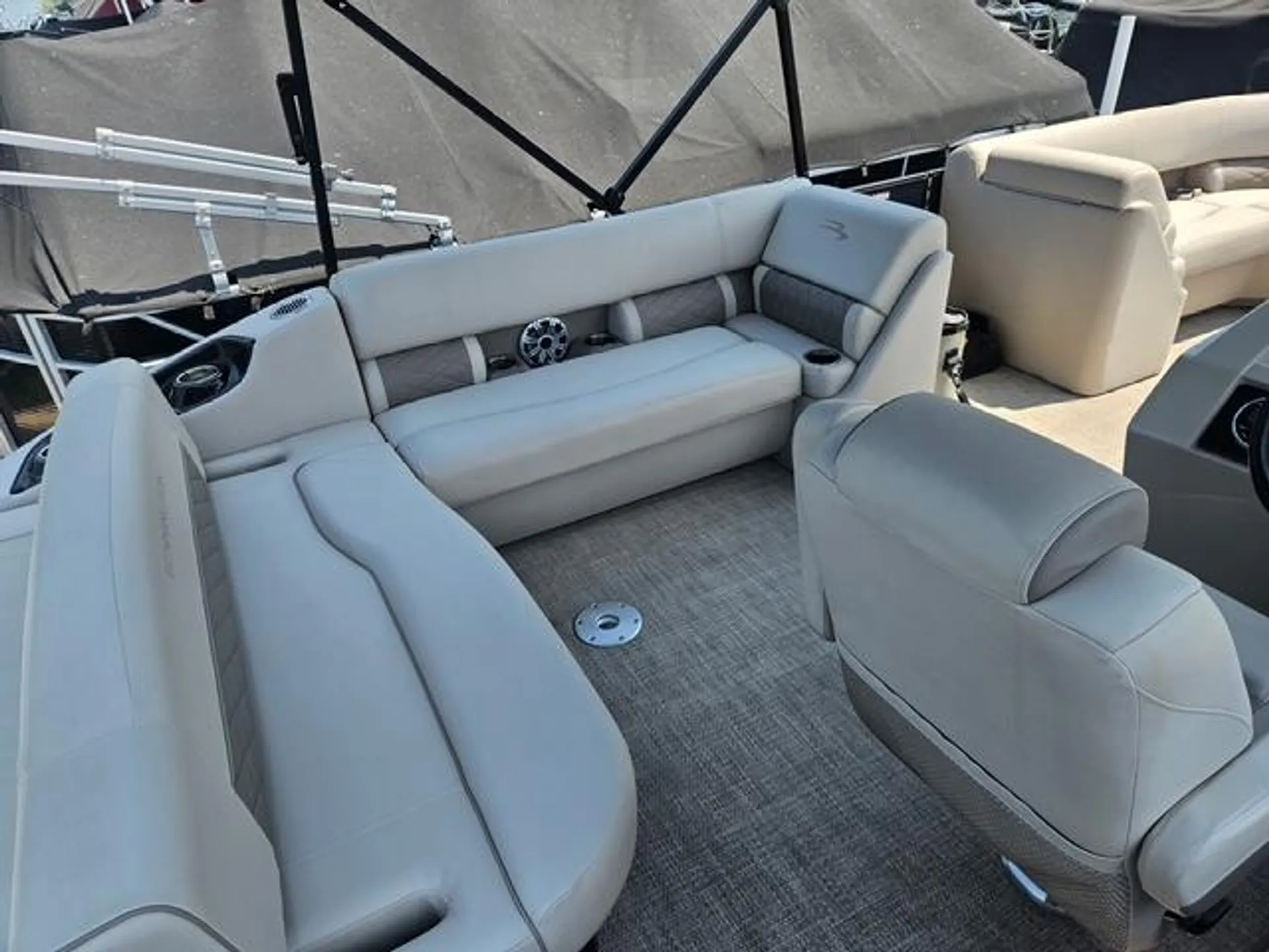 BENNINGTON MARINE 23 SSBX- SWINGBACK PREMIUM in Fenton, MI — photo 4