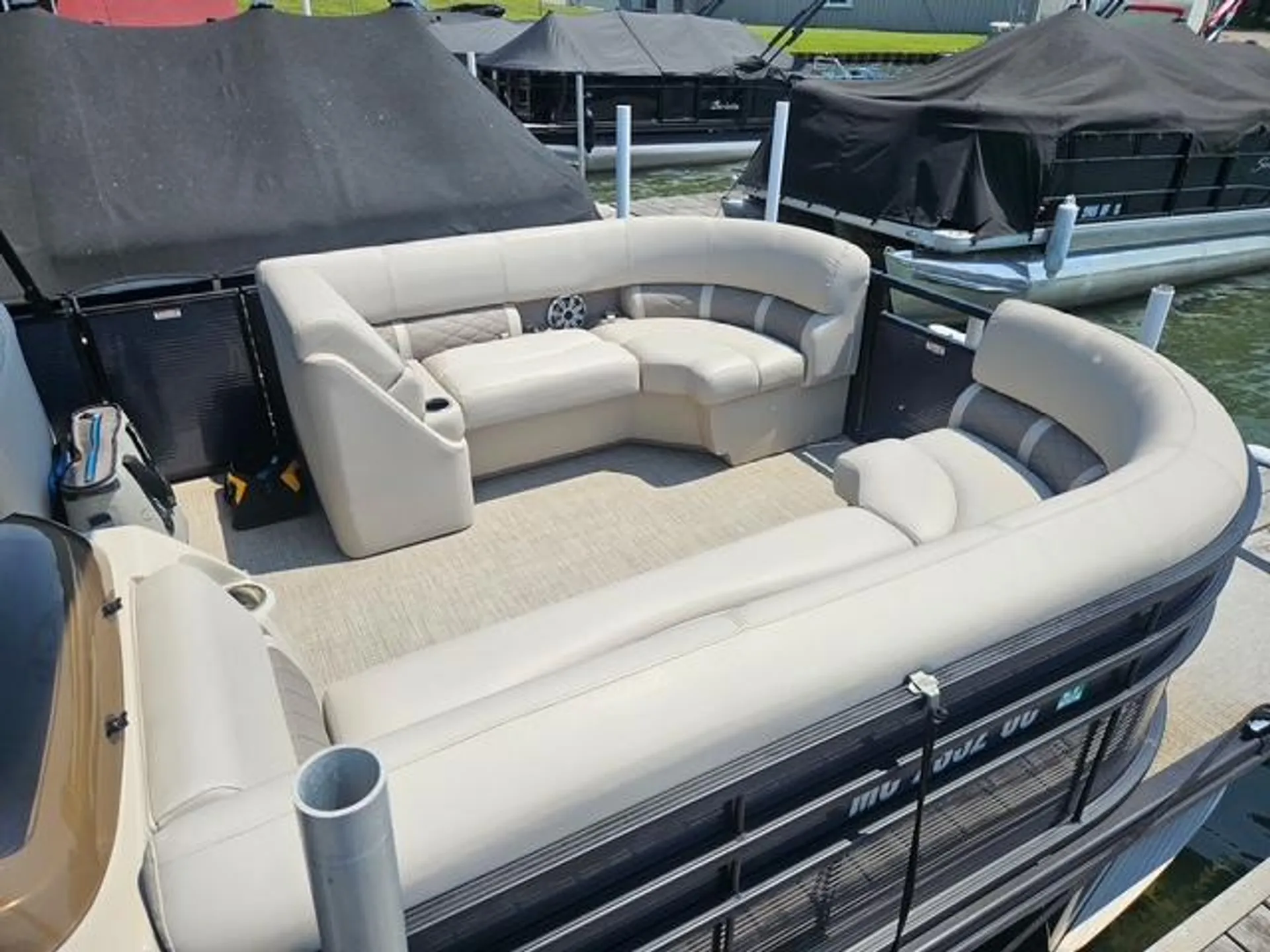 BENNINGTON MARINE 23 SSBX- SWINGBACK PREMIUM in Fenton, MI — photo 5