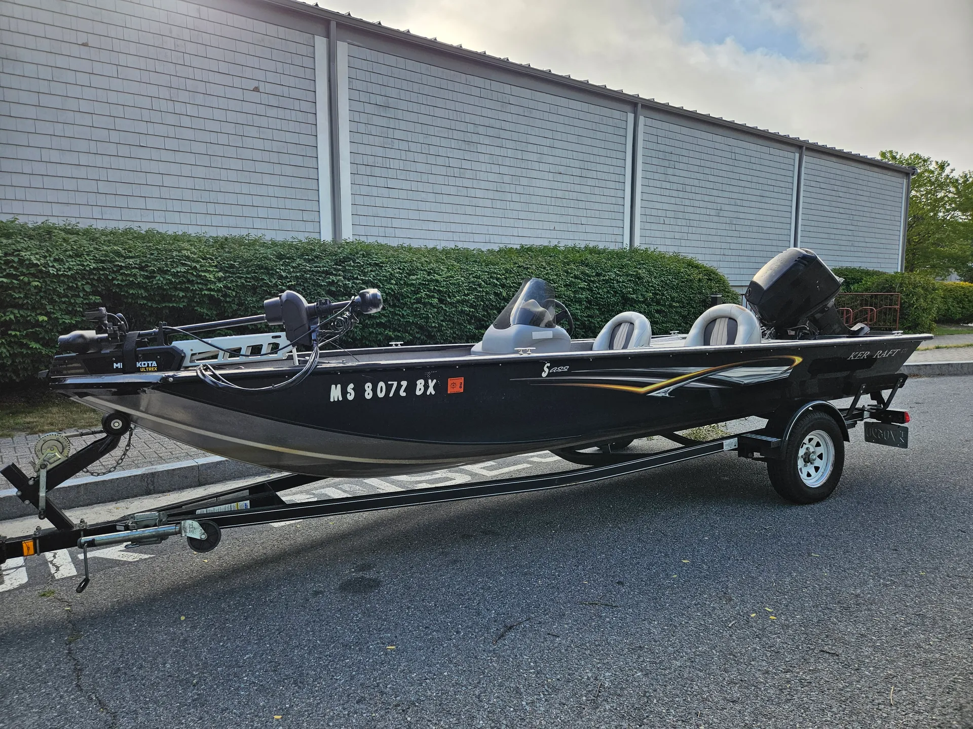 2008 Smokercraft 18ft Aluminum Bassboat- with 24VDC Ultrex and Sonar
