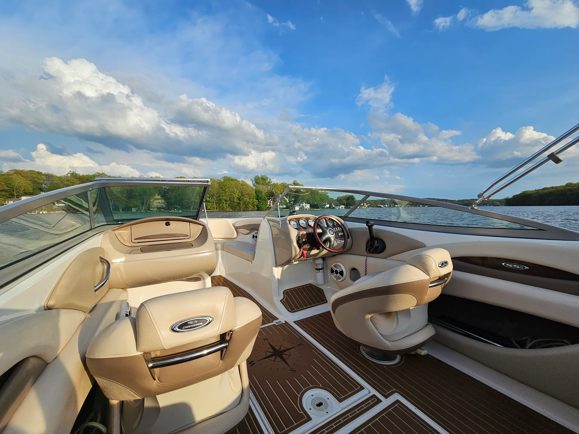 Captained 21' Chapparal 210ssi for up to 6 guests on Lake Hopatcong