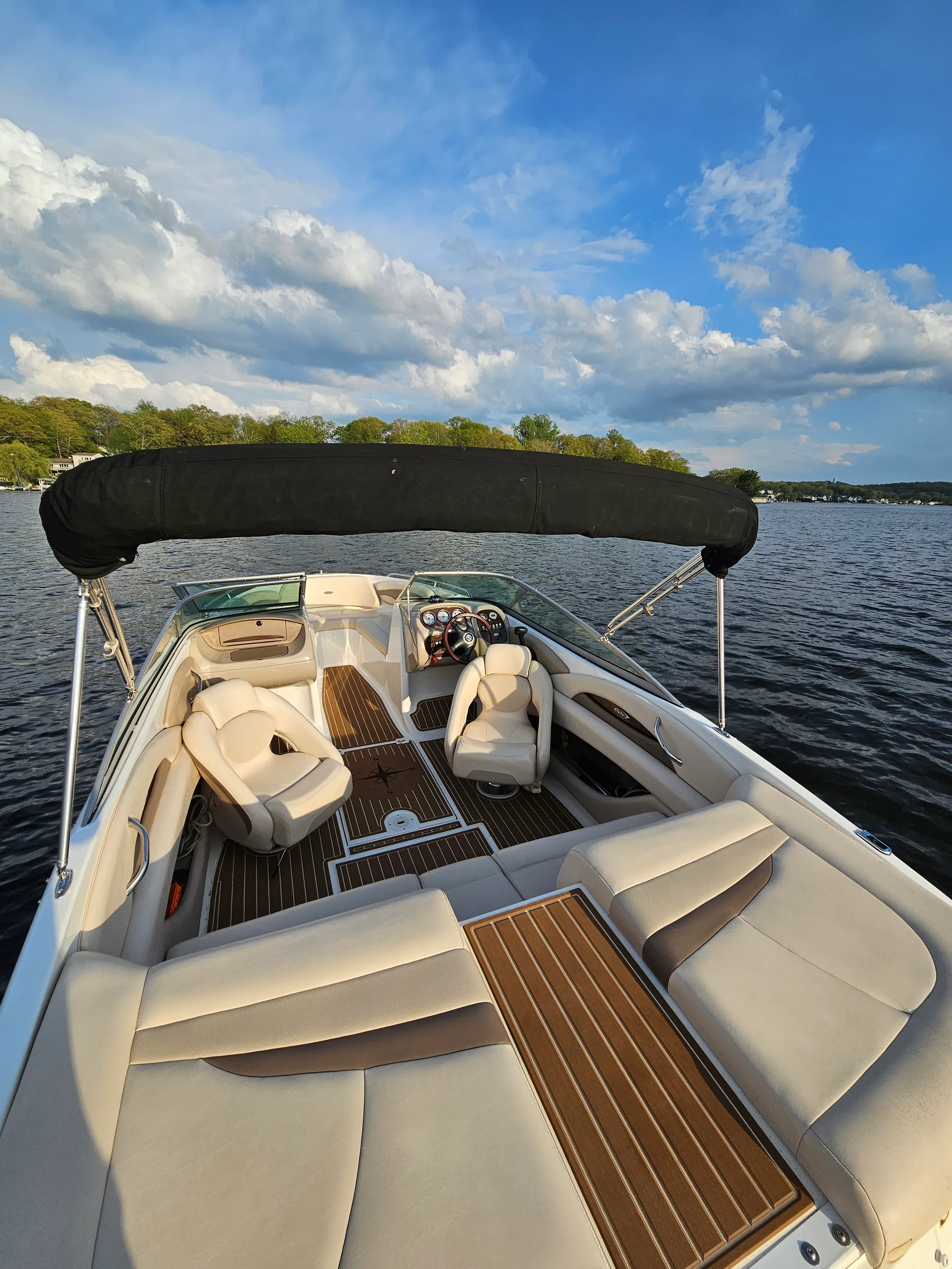 Captained 21' Chapparal 210ssi for up to 6 guests on Lake Hopatcong