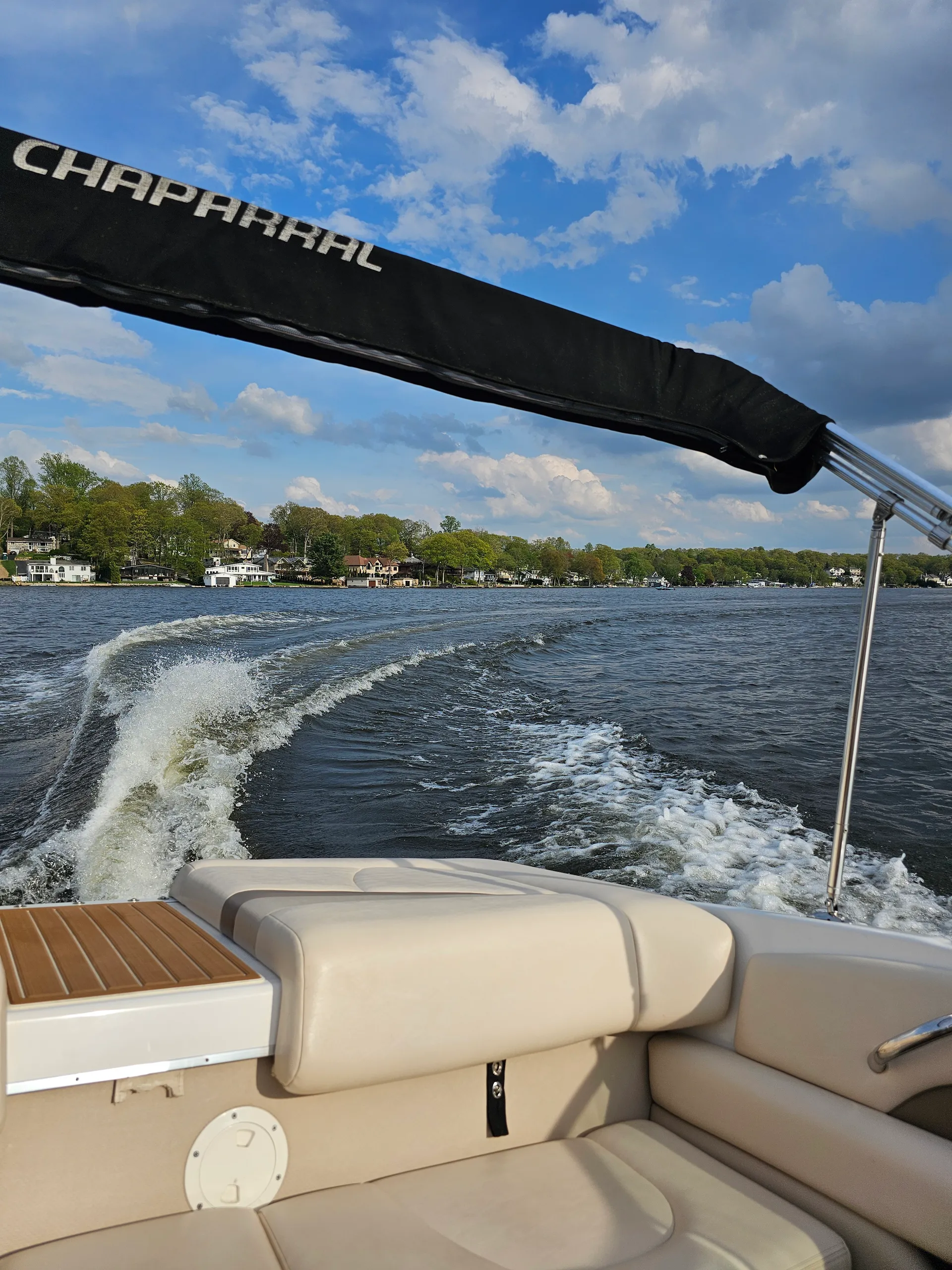 Captained 21' Chapparal 210ssi for up to 6 guests on Lake Hopatcong