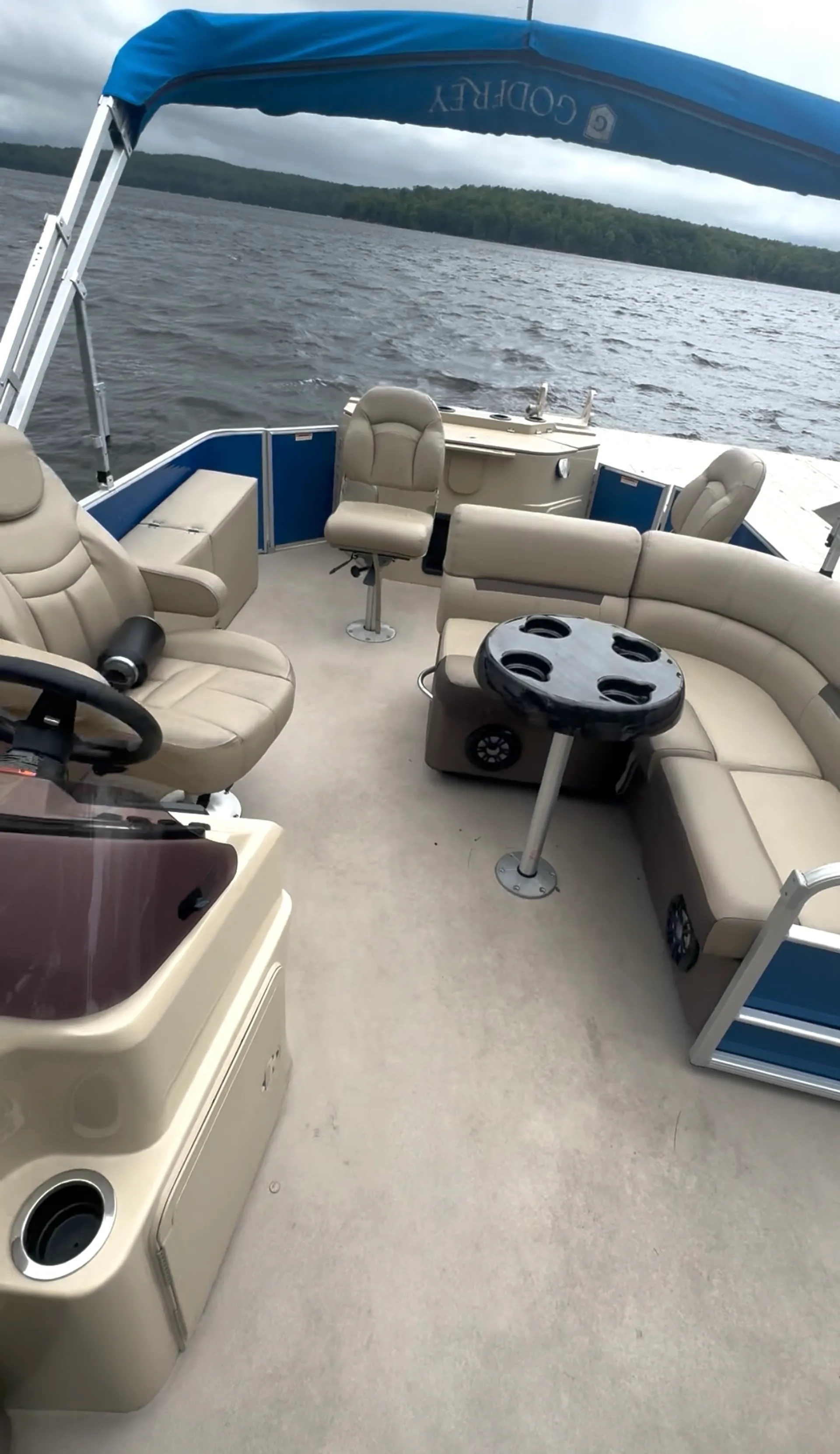 Pontoon Lounge/Fish/Tube/Ski