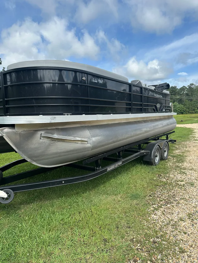 Rent a VERANDA pontoon in Lake Hamilton, AR near me