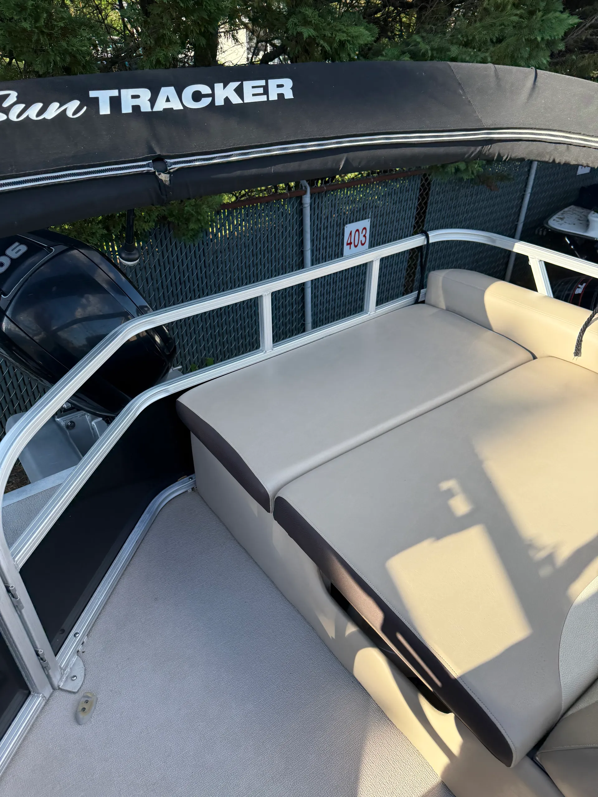 SUN TRACKER BY TRACKER MARINE PARTY BARGE 22 DLX W/90ELPT 4-S in Belmont, NC — photo 5
