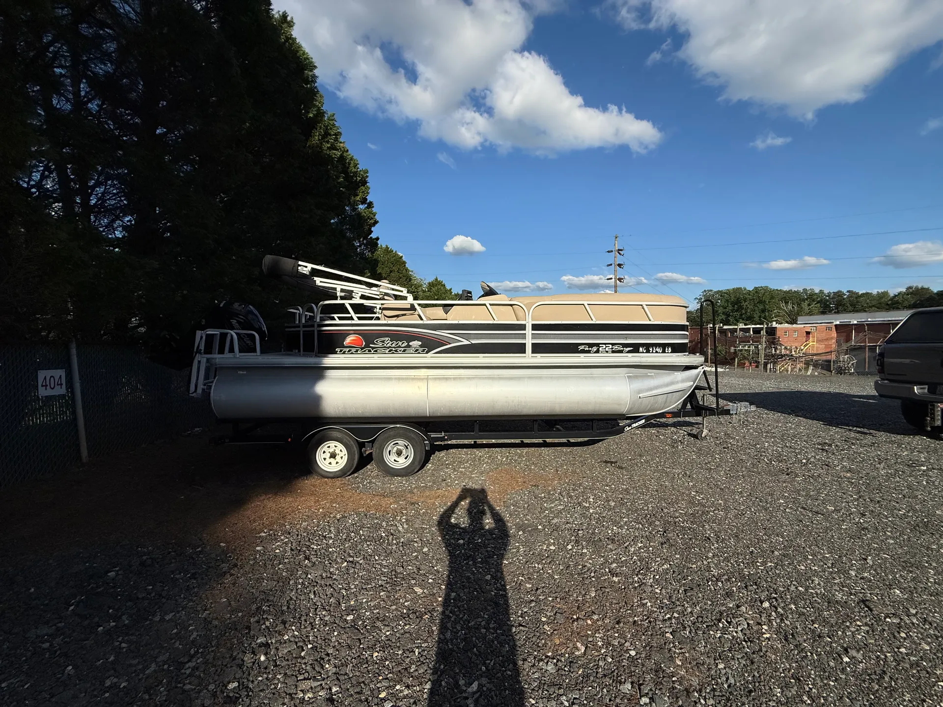 SUN TRACKER BY TRACKER MARINE PARTY BARGE 22 DLX W/90ELPT 4-S in Belmont, NC — photo 8