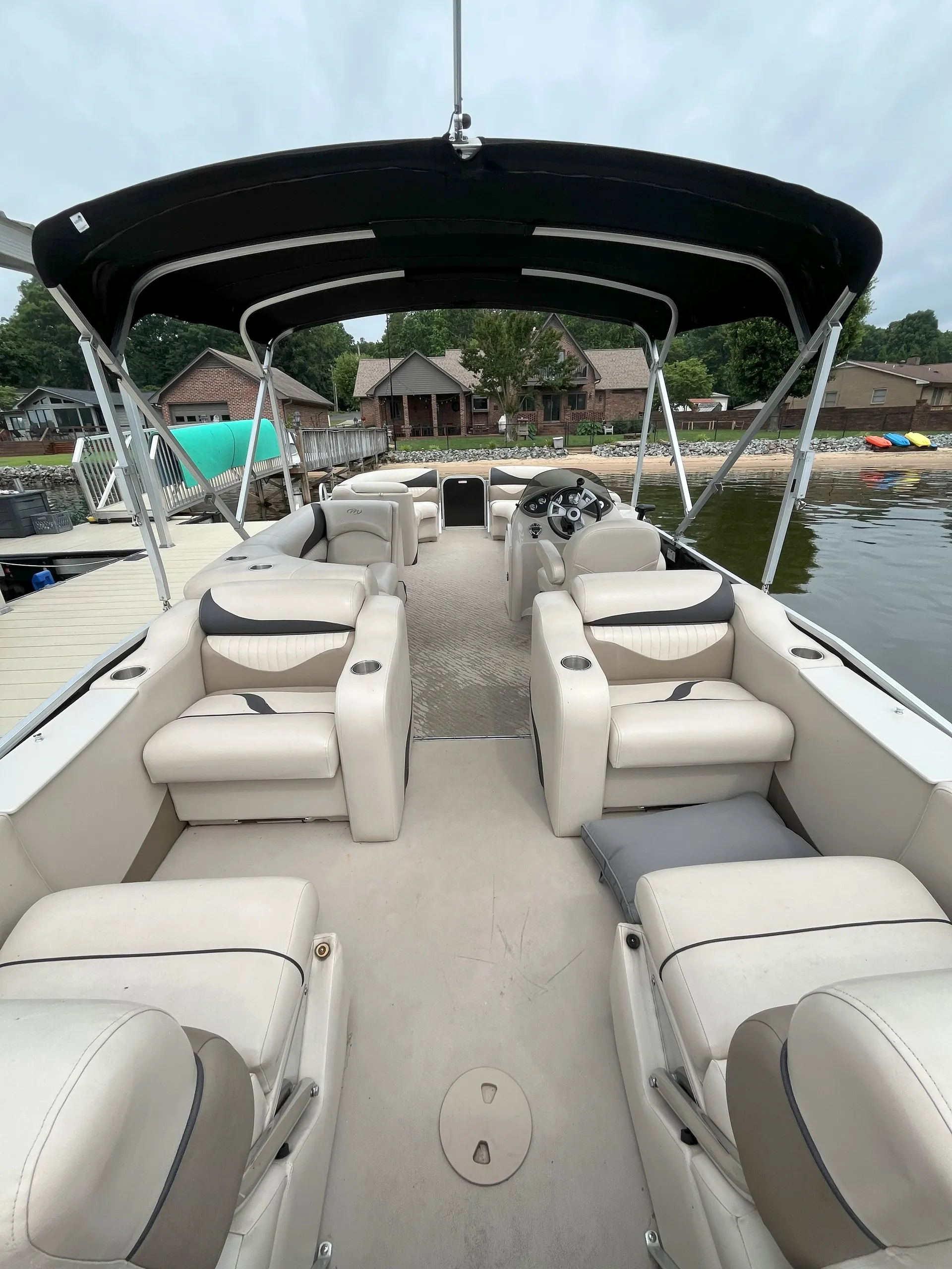 25' Manitou Pontoon - seats 15