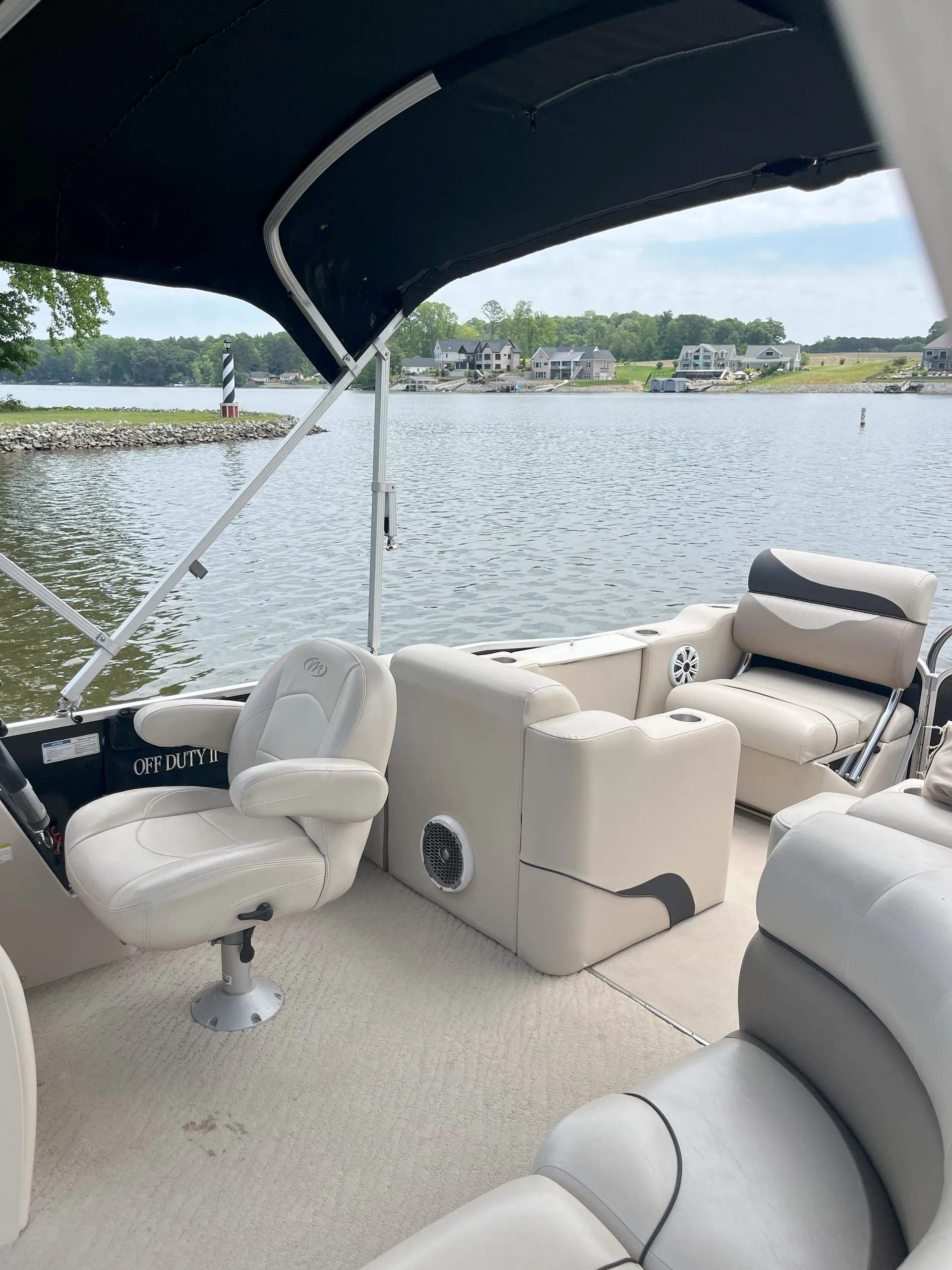 25' Manitou Pontoon - seats 15