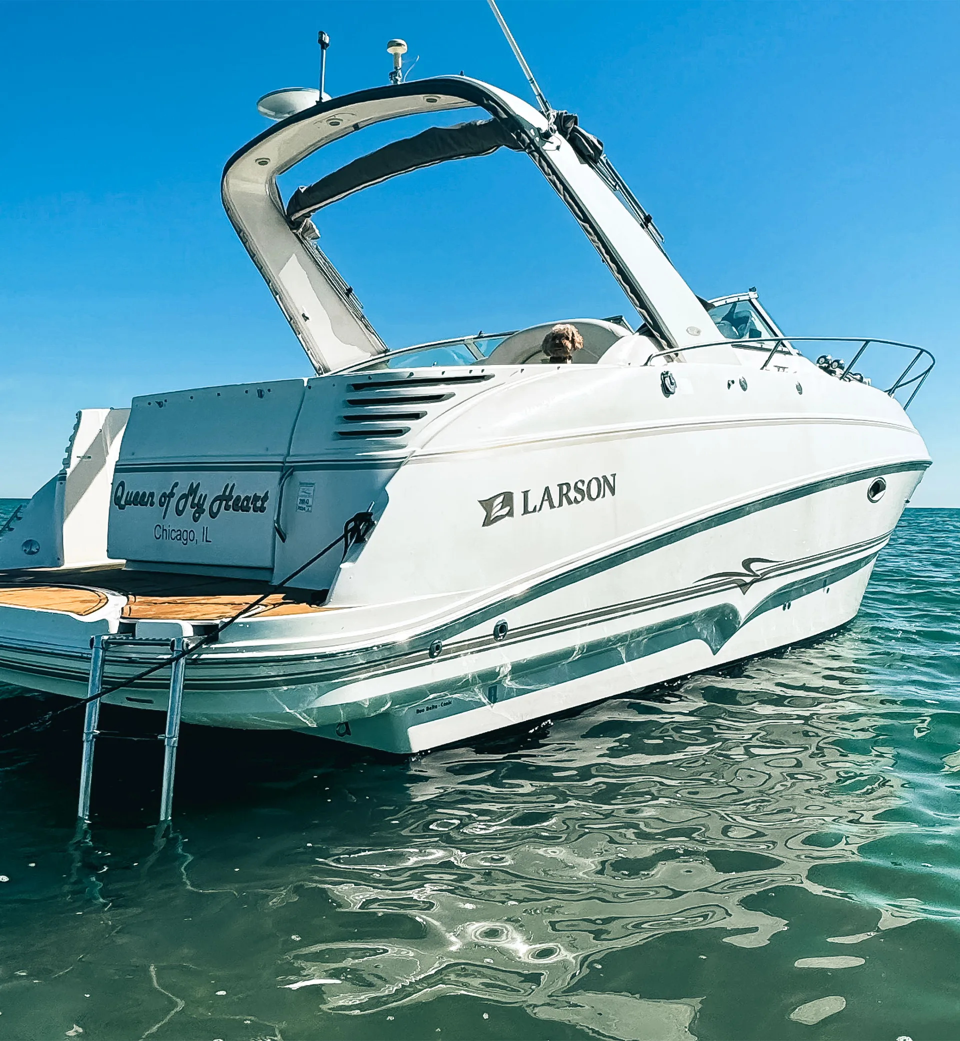 LARSON BOATS 310 CABRIO MID-CABIN in Chicago, IL — photo 3