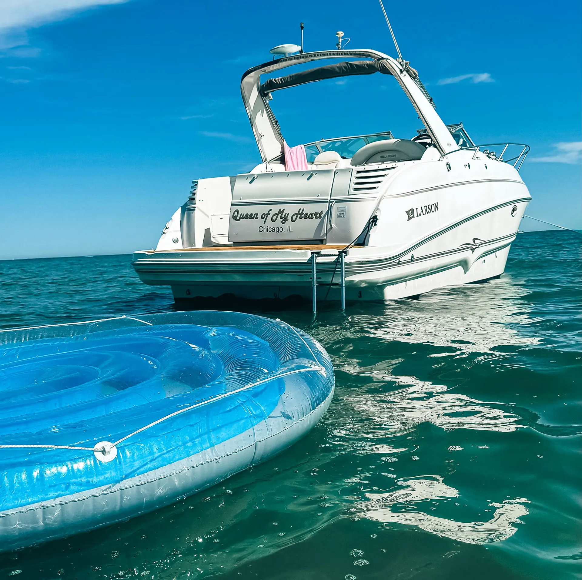 LARSON BOATS 310 CABRIO MID-CABIN in Chicago, IL — photo 4