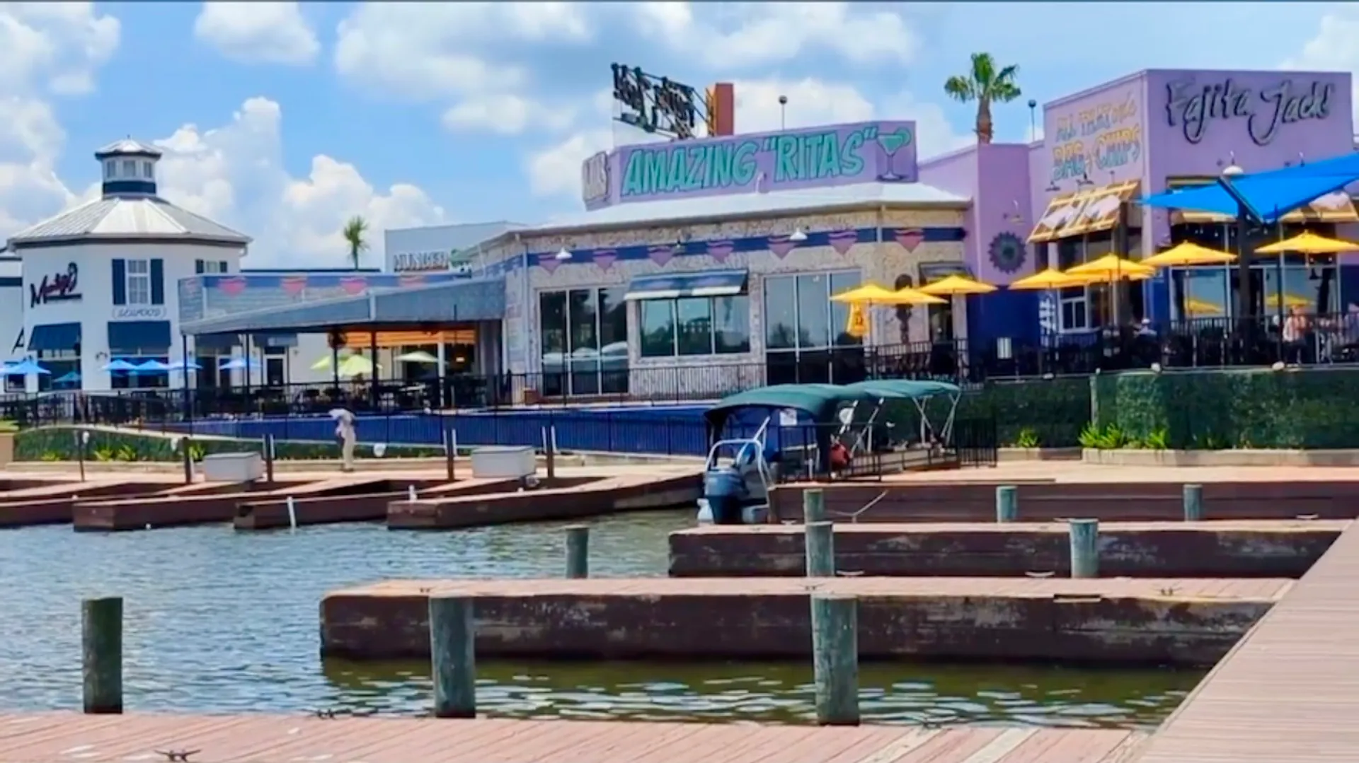 Explore the Waters w/ 20ft SeaRay–Rent Your Dream Boat!Speed w/ Style!