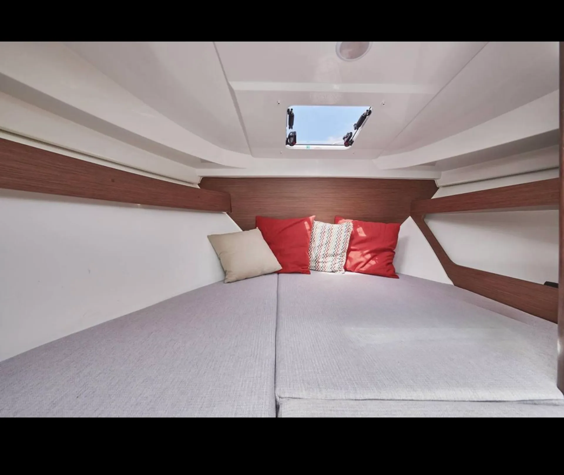 Trailer kept Yacht. Can deliver to any boat ramp in Hampton Roads!