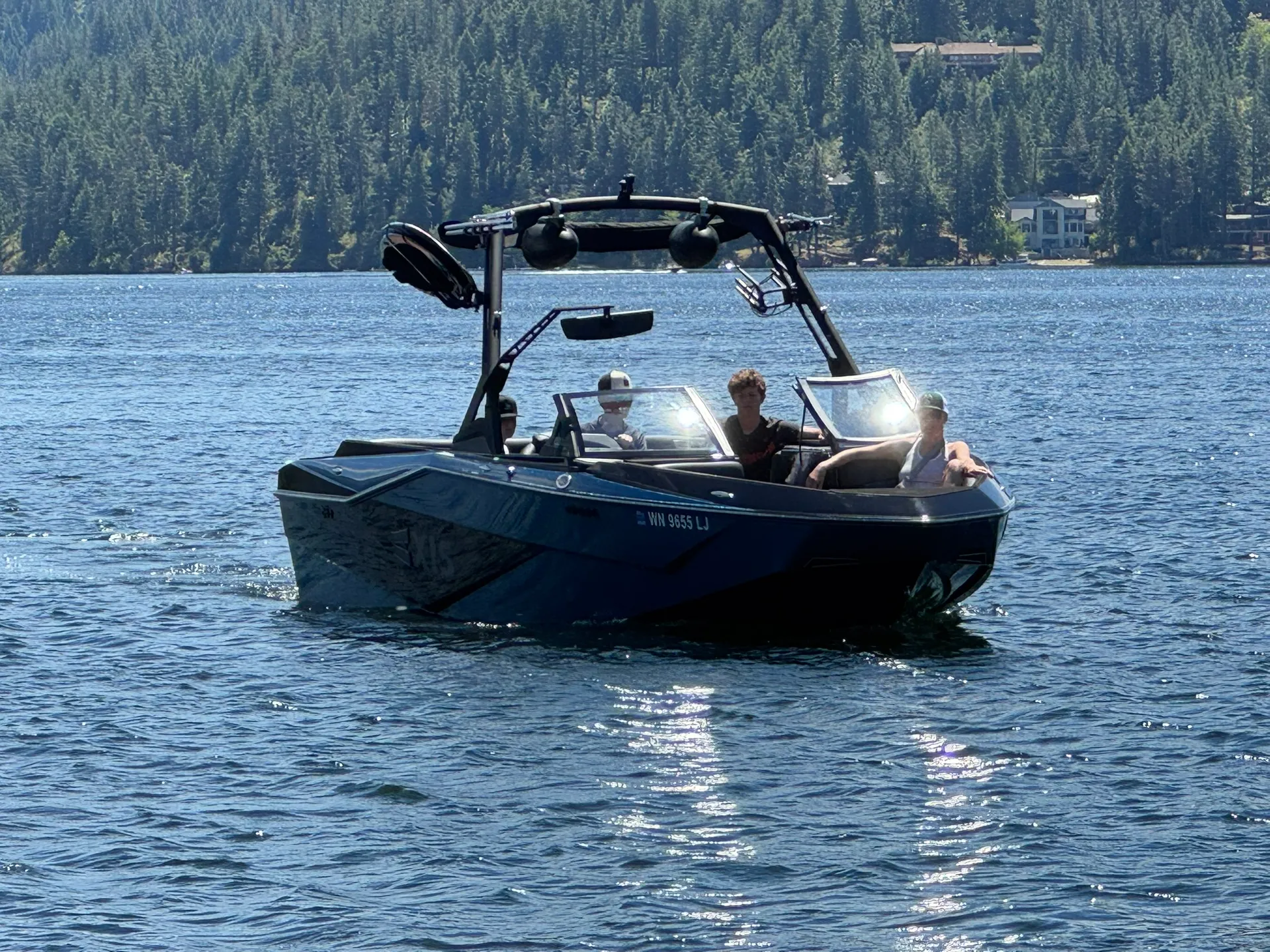 AXIS T235 Professional Wakesurfing Boat - Delivery available