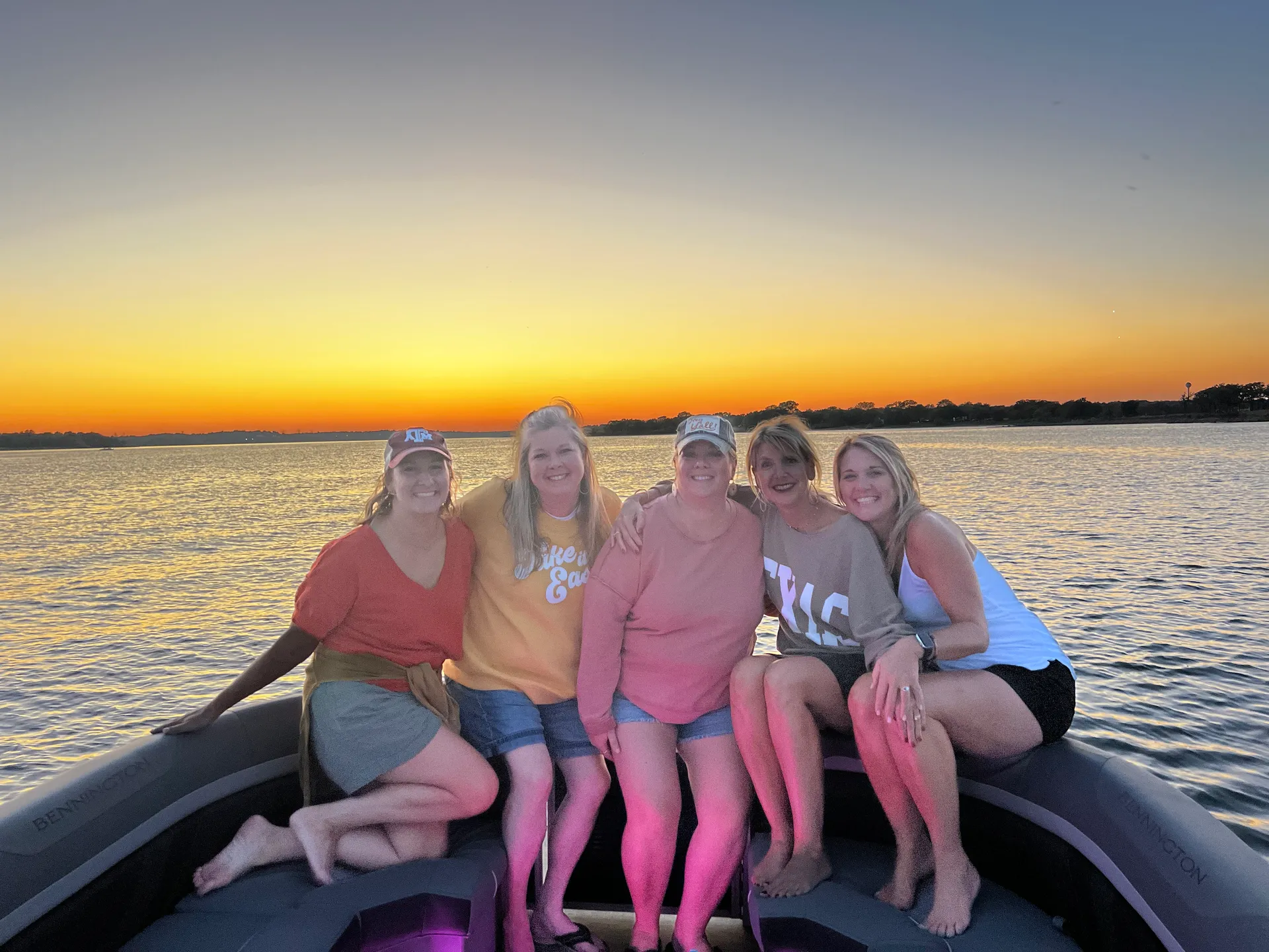 The Sunshine is waiting for you! Luxury 22' Bennington Tritoon