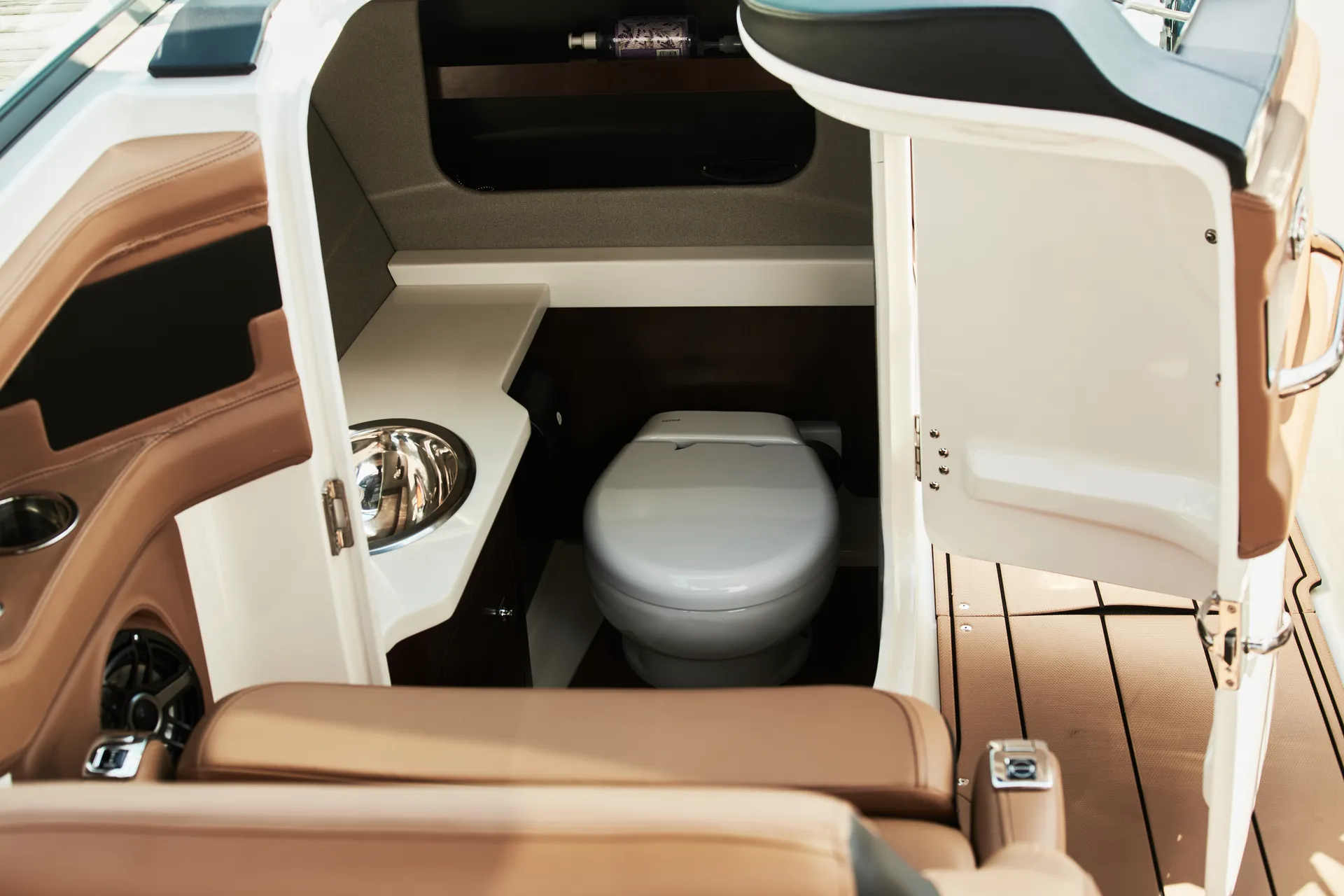 Cruise on the New and Luxurious 2024 Chaparral 30' Yacht!!!