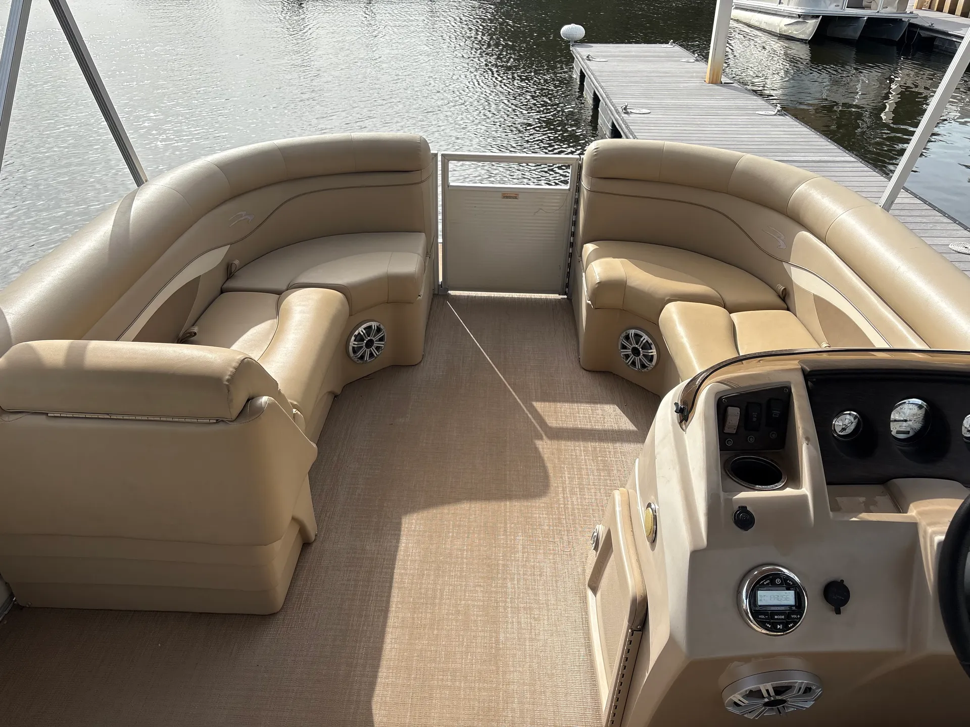 22’ Bennington Tritoon