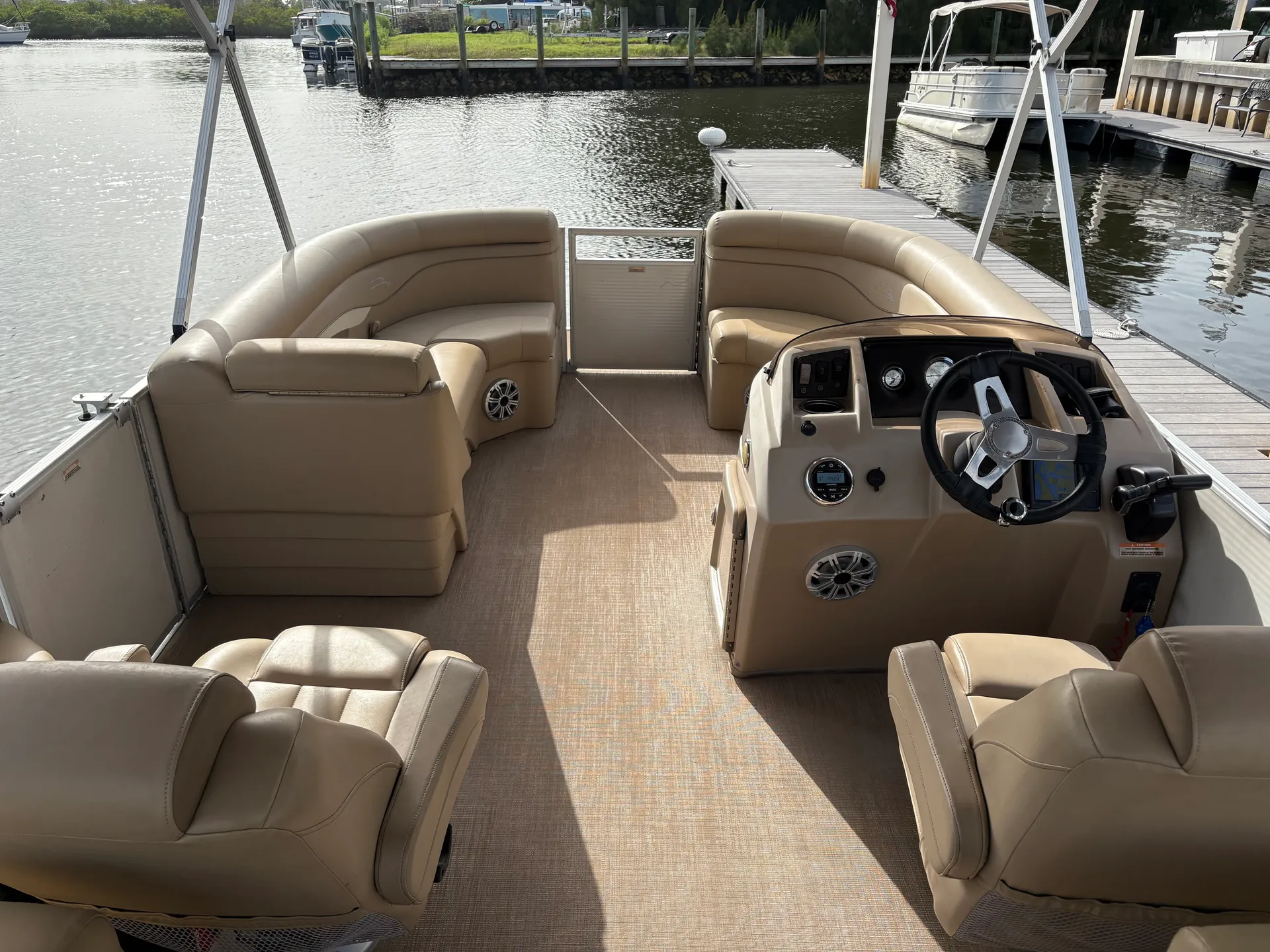 22’ Bennington Tritoon